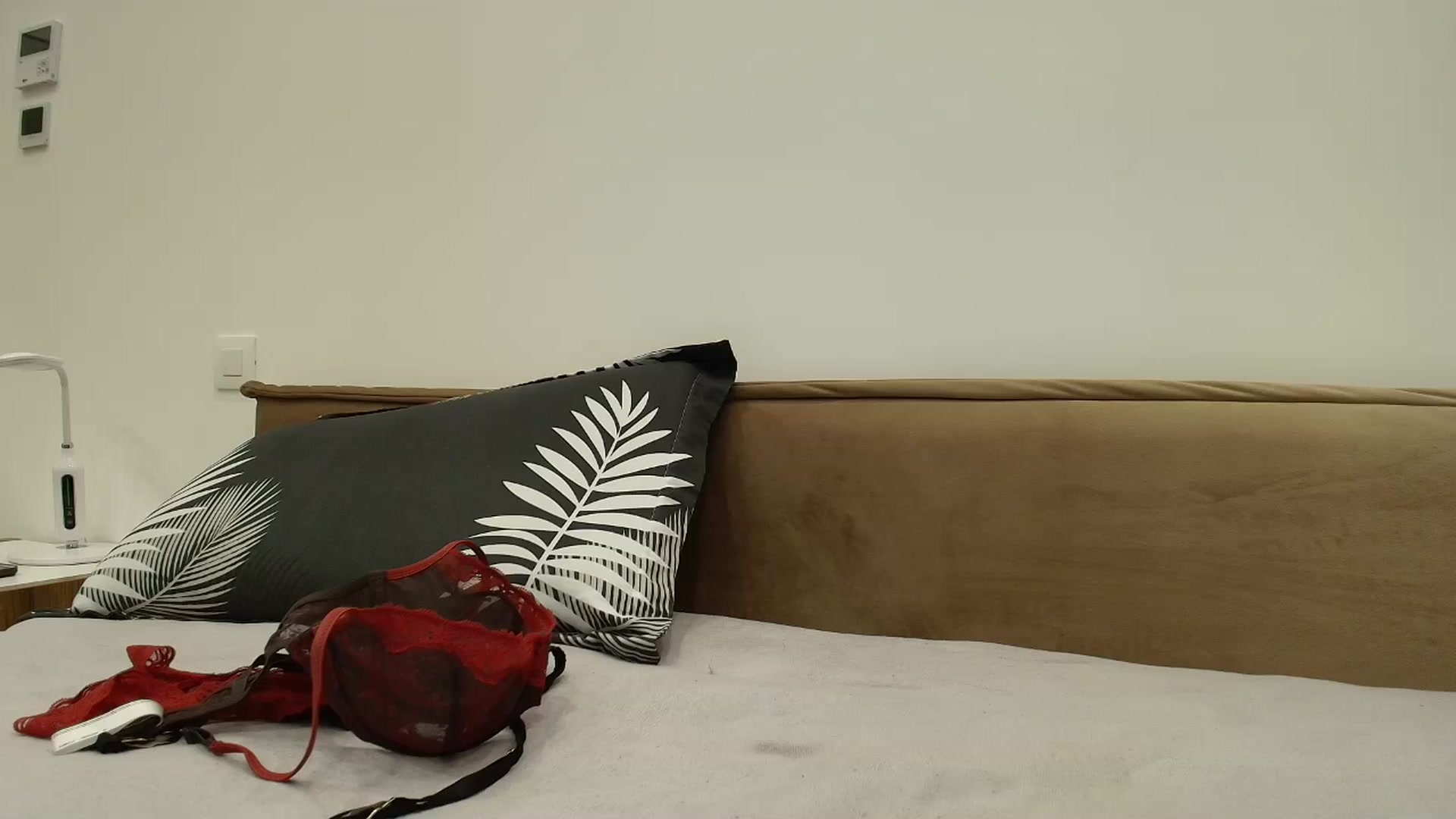 Gallery image thumbnail from Anayys's myfreecams stream on, 01/04/2026, 19:42 image 11 of 20