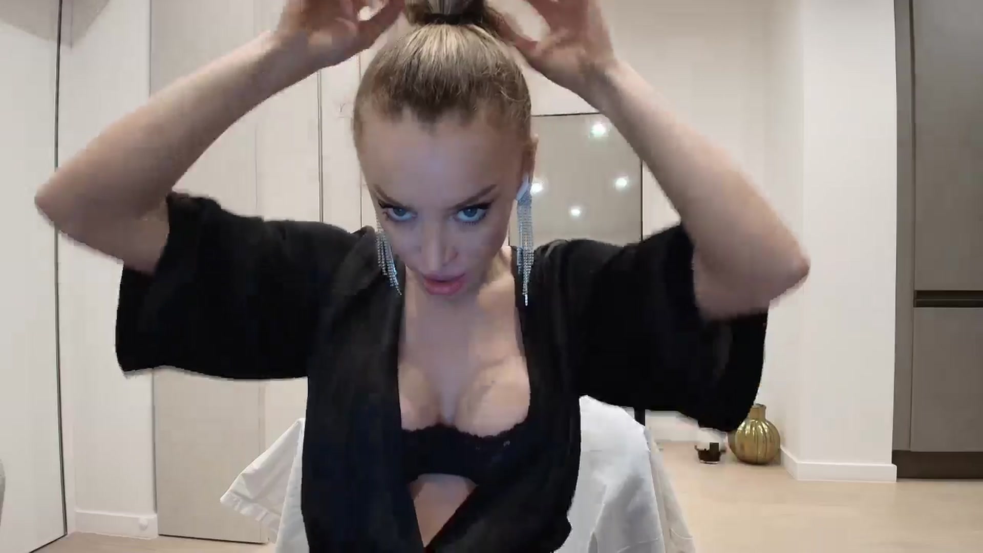 Gallery image thumbnail from Anayys's myfreecams stream on, 01/06/2026, 18:12 image 3 of 20