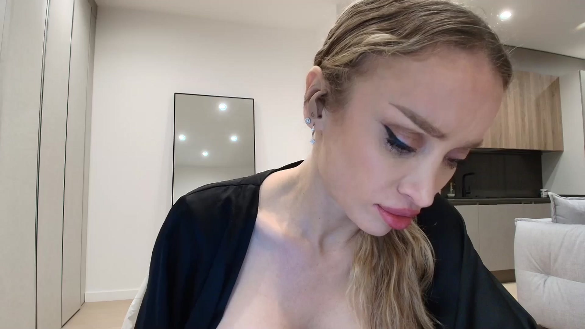 Gallery image thumbnail from Anayys's myfreecams stream on, 01/06/2026, 21:50 image 15 of 20