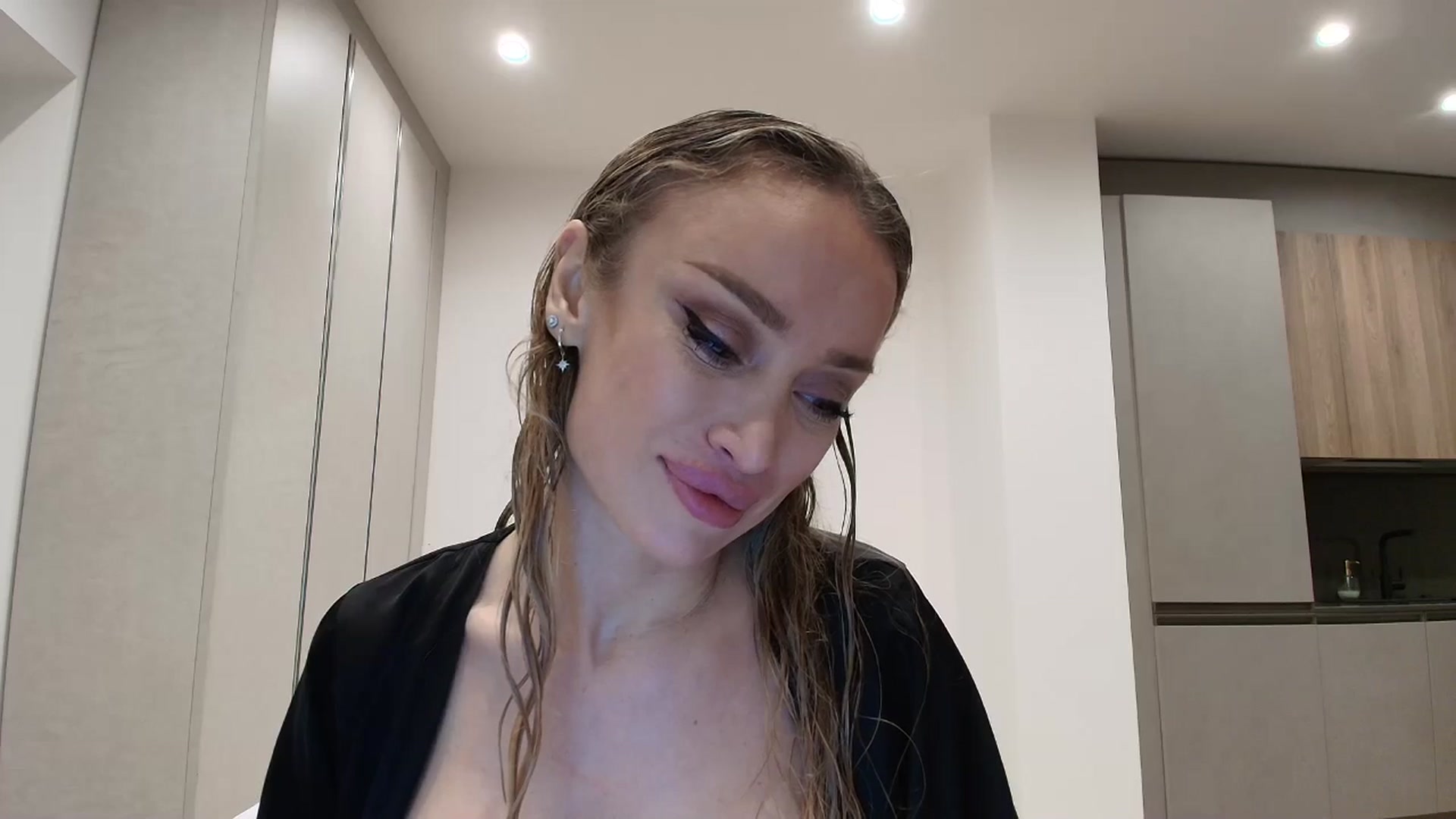 Gallery image thumbnail from Anayys's myfreecams stream on, 01/06/2026, 21:50 image 3 of 20