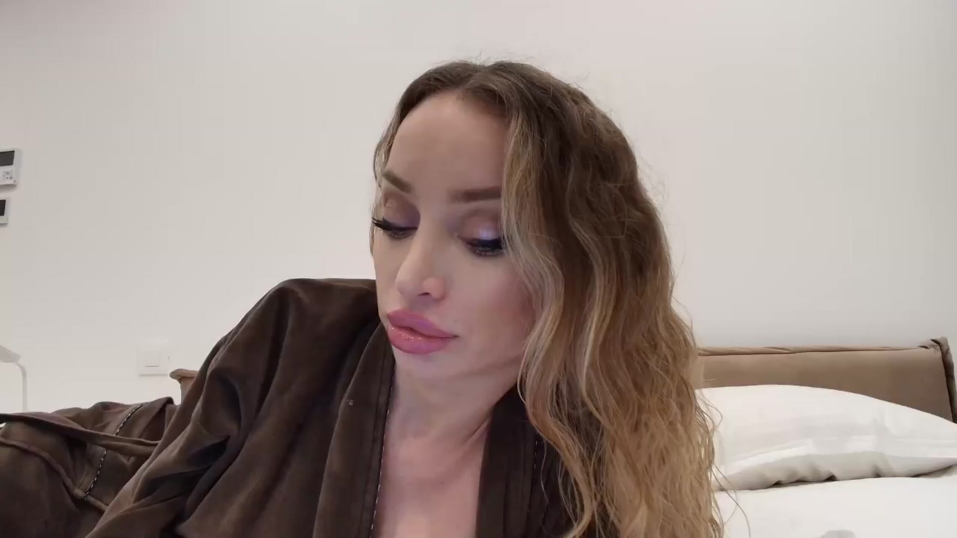 Gallery image thumbnail from Anayys's myfreecams stream on, 01/07/2026, 01:13 image 1 of 20