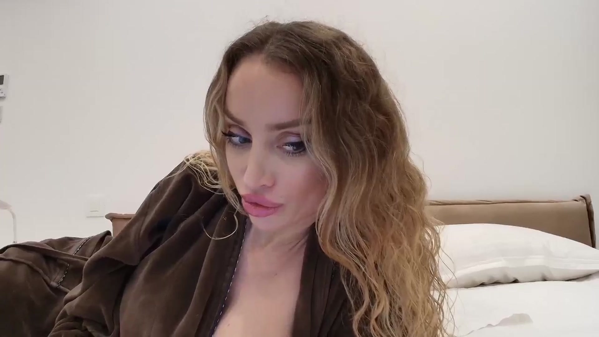 Gallery image thumbnail from Anayys's myfreecams stream on, 01/07/2026, 01:13 image 2 of 20