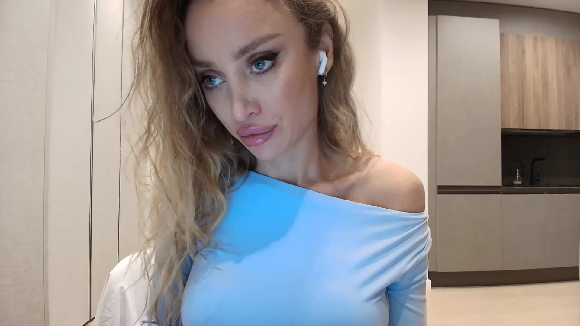 Gallery image thumbnail from Anayys's myfreecams stream on, 01/07/2026, 20:12 image 12 of 20