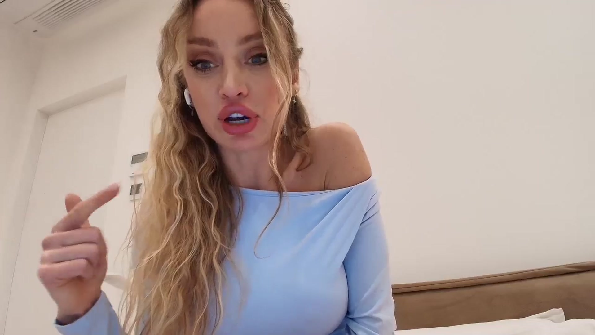 Gallery image thumbnail from Anayys's myfreecams stream on, 01/07/2026, 21:00 image 12 of 20