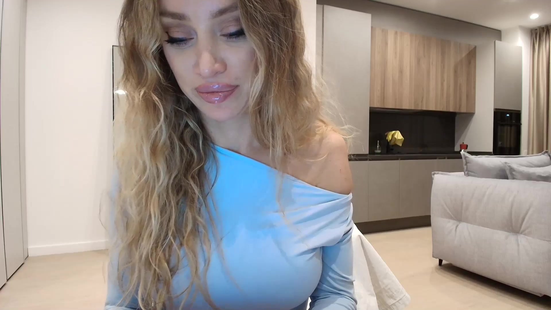 Gallery image thumbnail from Anayys's myfreecams stream on, 01/08/2026, 24:53 image 19 of 20