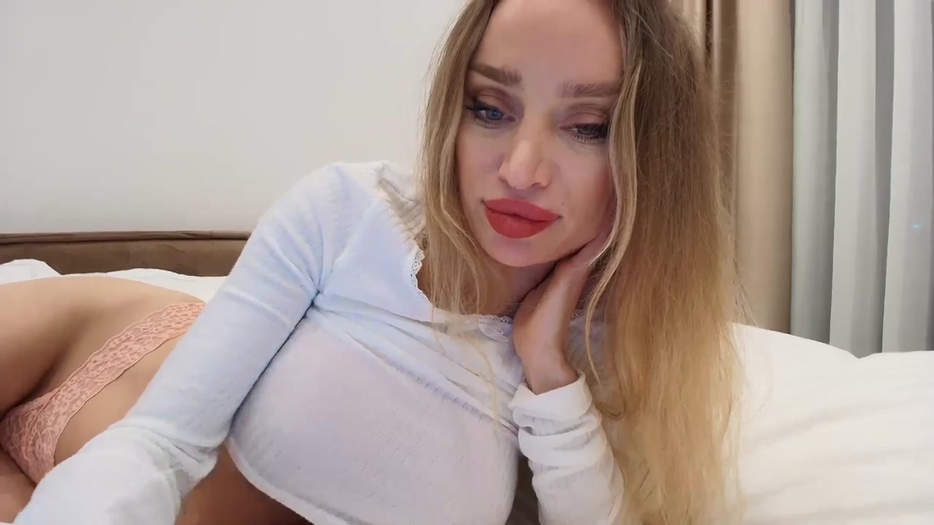 Gallery image thumbnail from Anayys's myfreecams stream on, 01/08/2026, 20:31 image 15 of 20