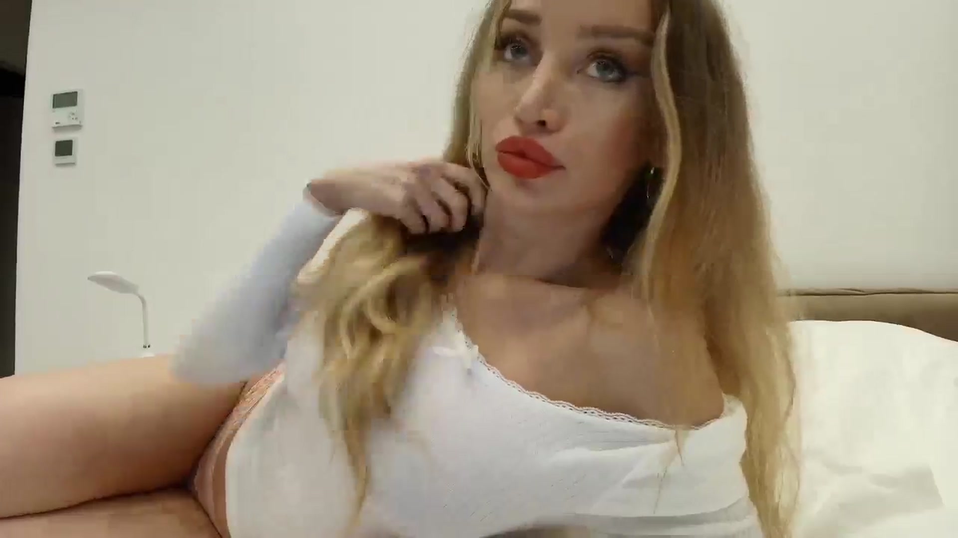 Gallery image thumbnail from Anayys's myfreecams stream on, 01/08/2026, 20:31 image 11 of 20