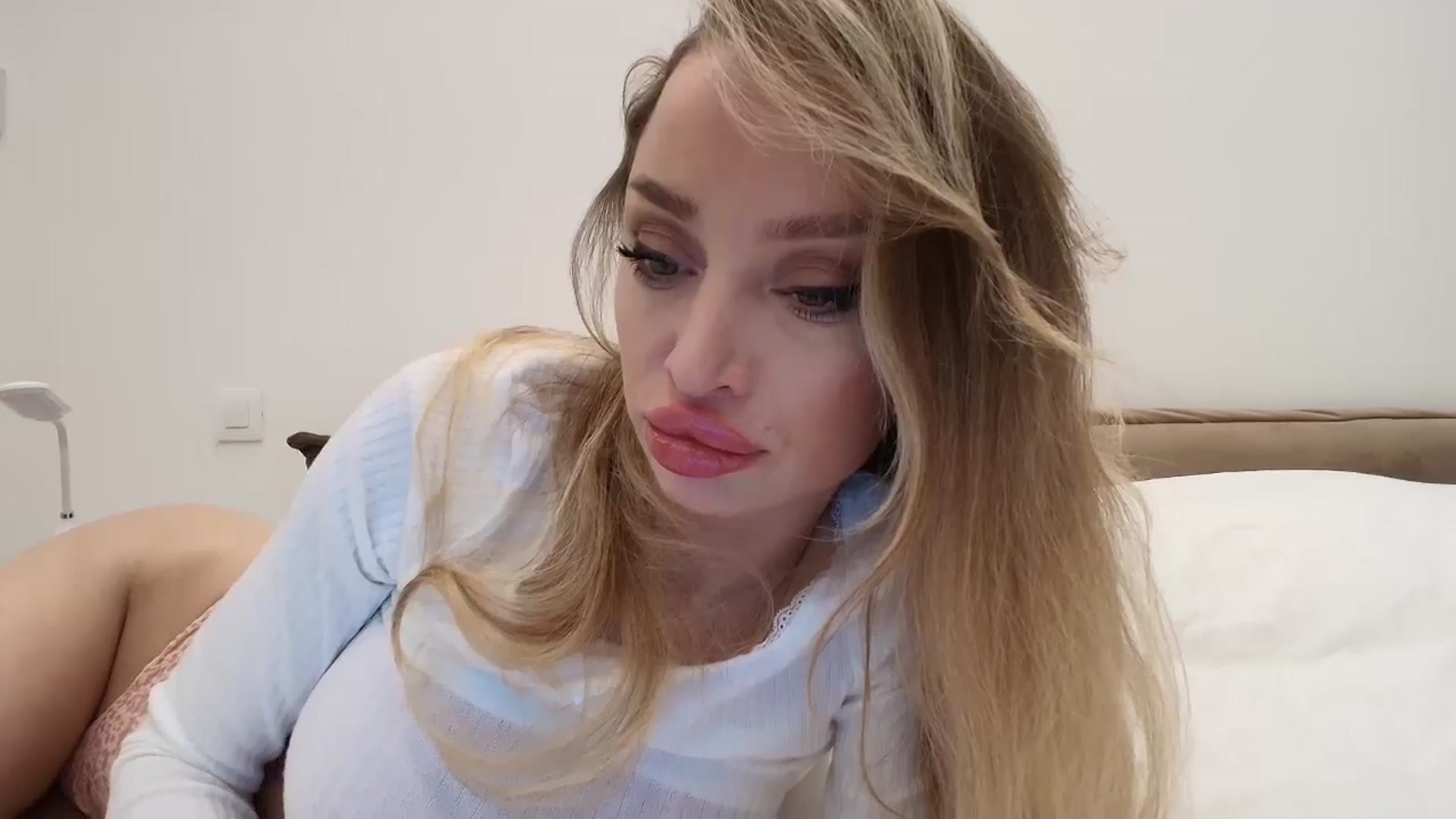 Gallery image thumbnail from Anayys's myfreecams stream on, 01/09/2026, 24:01 image 3 of 20