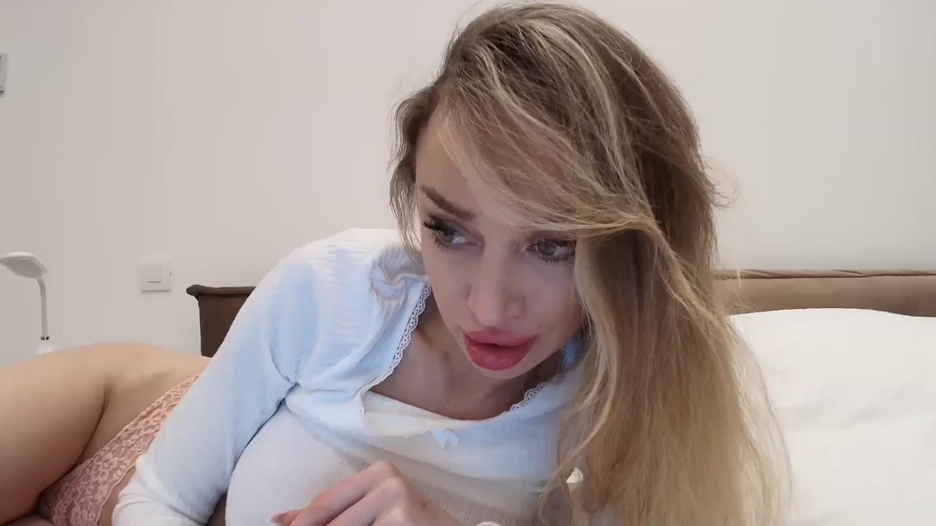 Gallery image thumbnail from Anayys's myfreecams stream on, 01/09/2026, 24:01 image 4 of 20