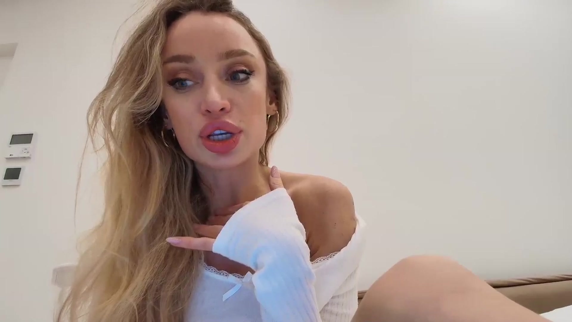 Gallery image thumbnail from Anayys's myfreecams stream on, 01/09/2026, 24:01 image 16 of 20