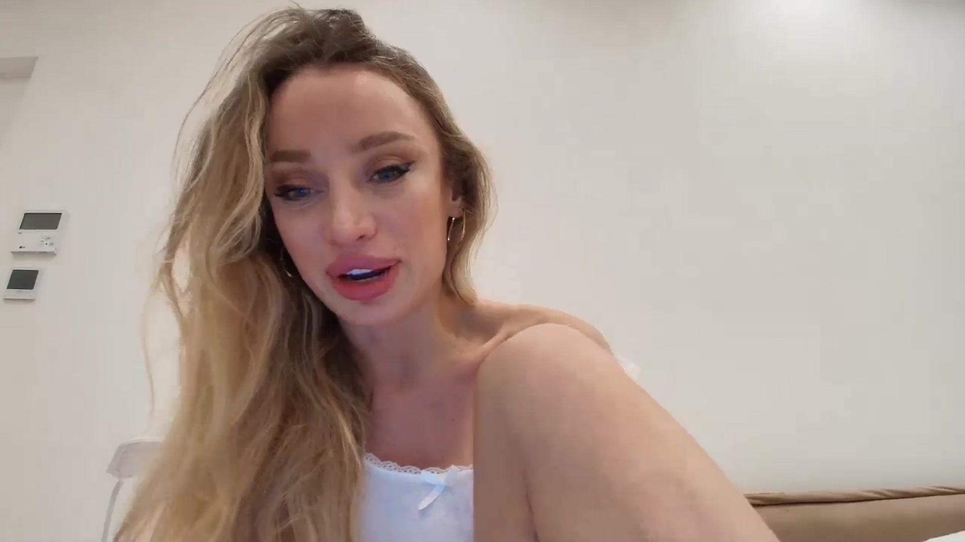 Gallery image thumbnail from Anayys's myfreecams stream on, 01/09/2026, 24:01 image 17 of 20