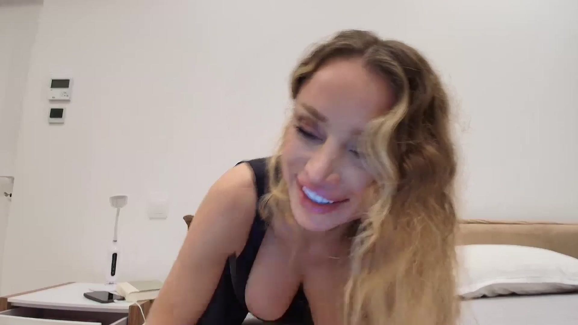 Gallery image thumbnail from Anayys's myfreecams stream on, 01/10/2026, 18:08 image 16 of 20