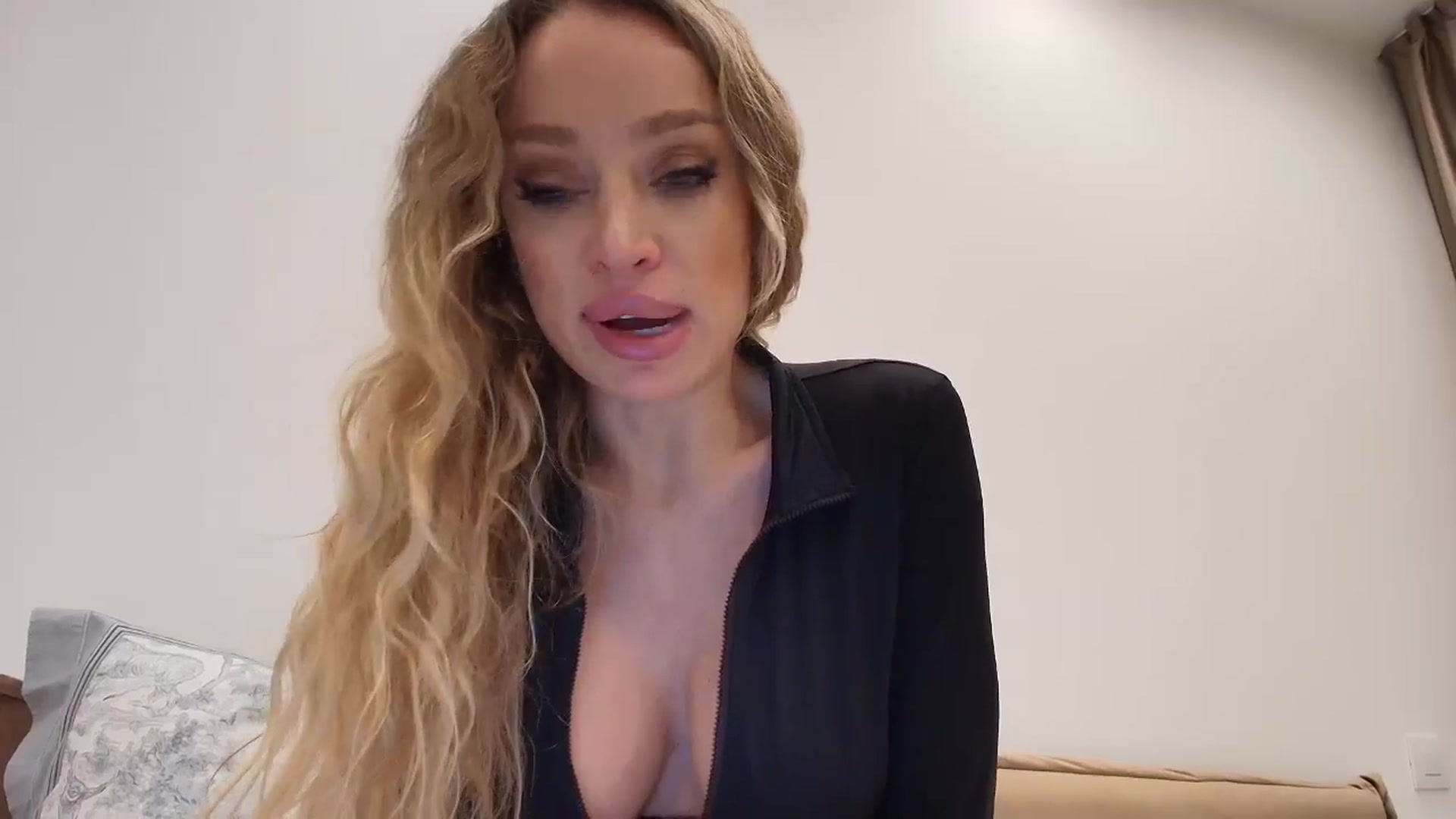 Gallery image thumbnail from Anayys's myfreecams stream on, 01/12/2026, 19:46 image 4 of 20