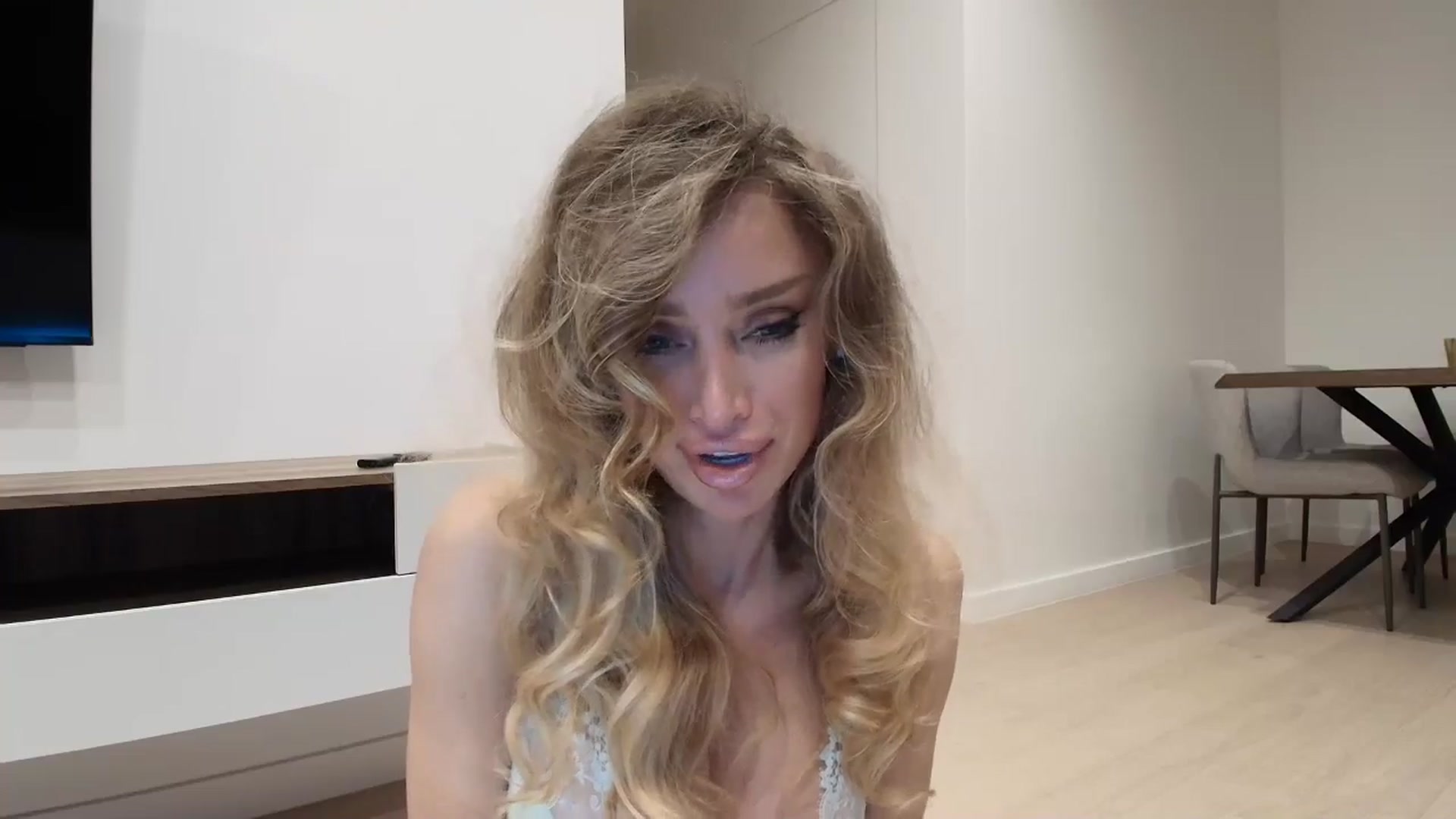 Gallery image thumbnail from Anayys's myfreecams stream on, 01/16/2026, 01:42 image 14 of 20
