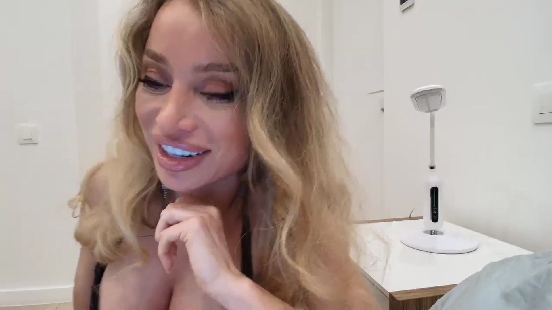 Gallery image thumbnail from Anayys's myfreecams stream on, 01/18/2026, 02:10 image 16 of 20