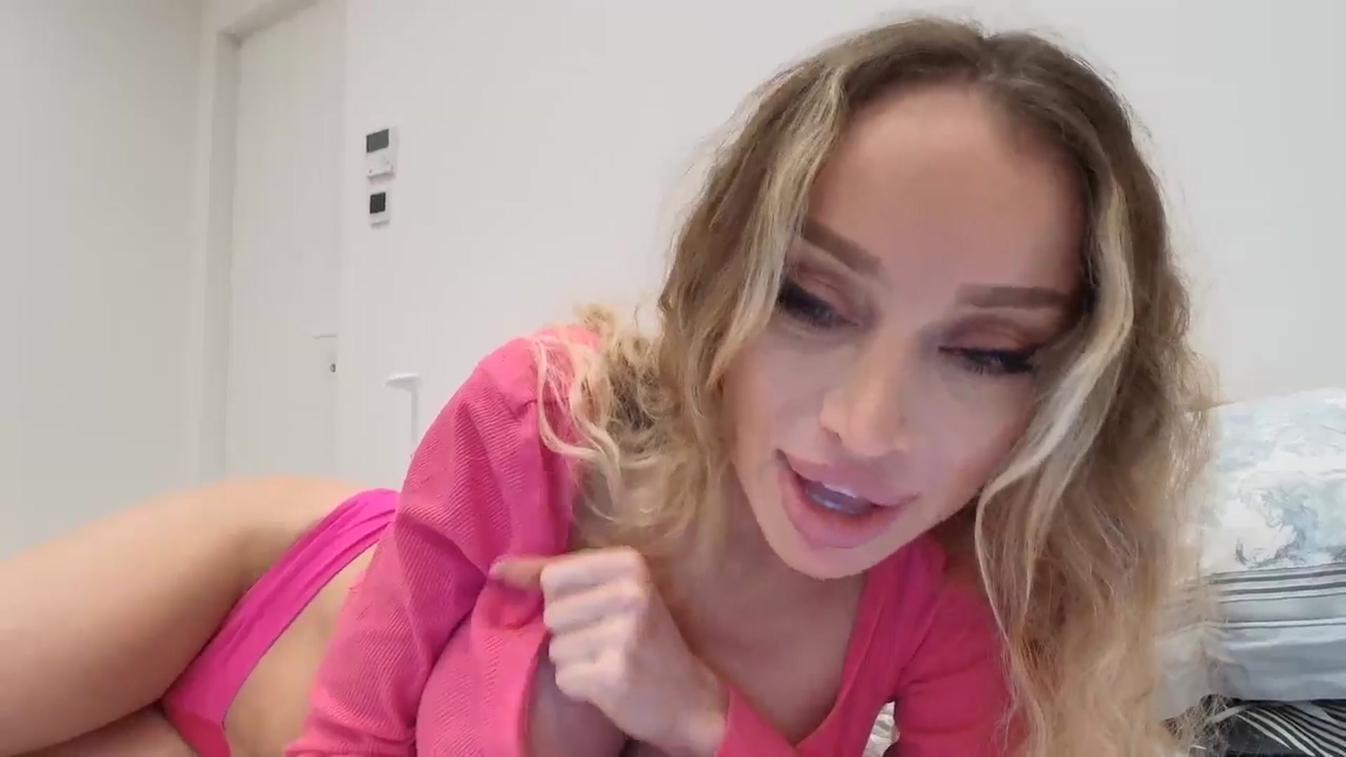 Gallery image thumbnail from Anayys's myfreecams stream on, 01/20/2026, 22:07 image 8 of 20