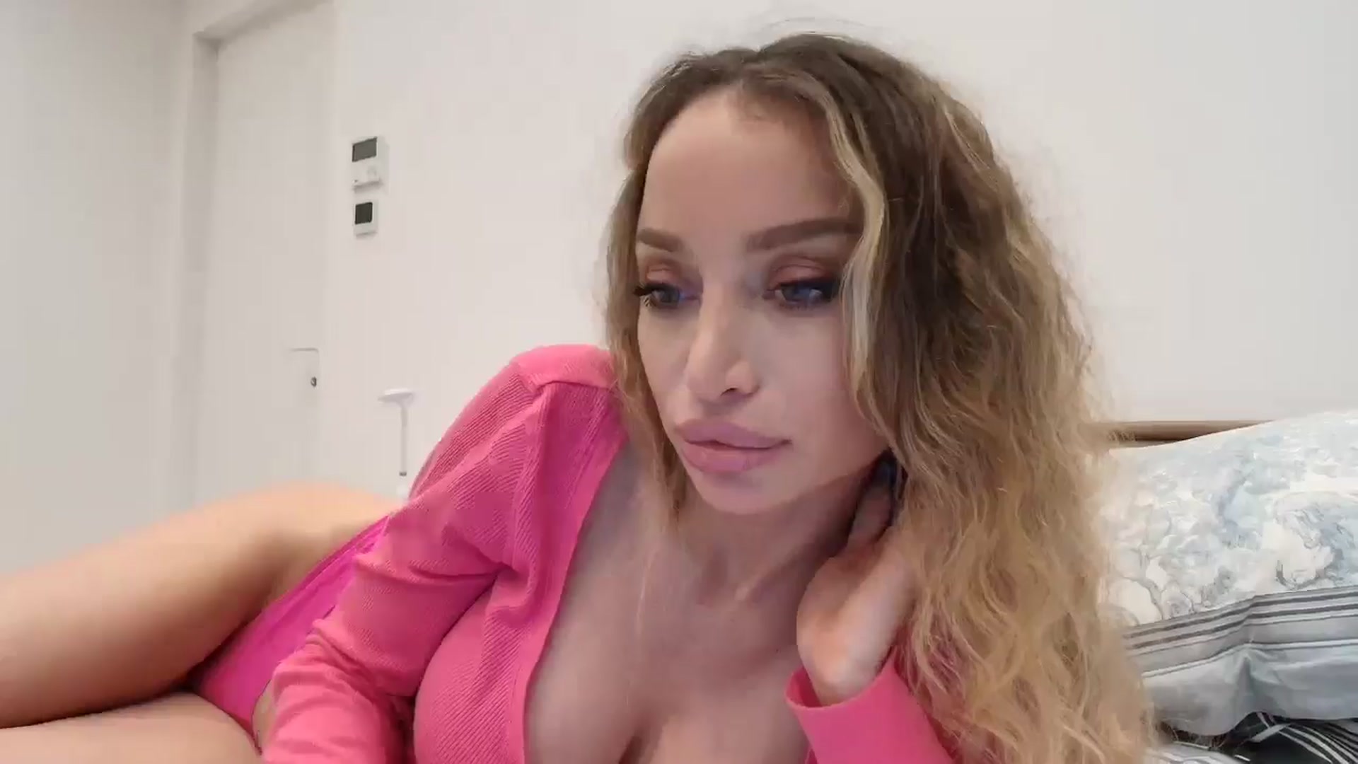 Gallery image thumbnail from Anayys's myfreecams stream on, 01/20/2026, 22:07 image 5 of 20