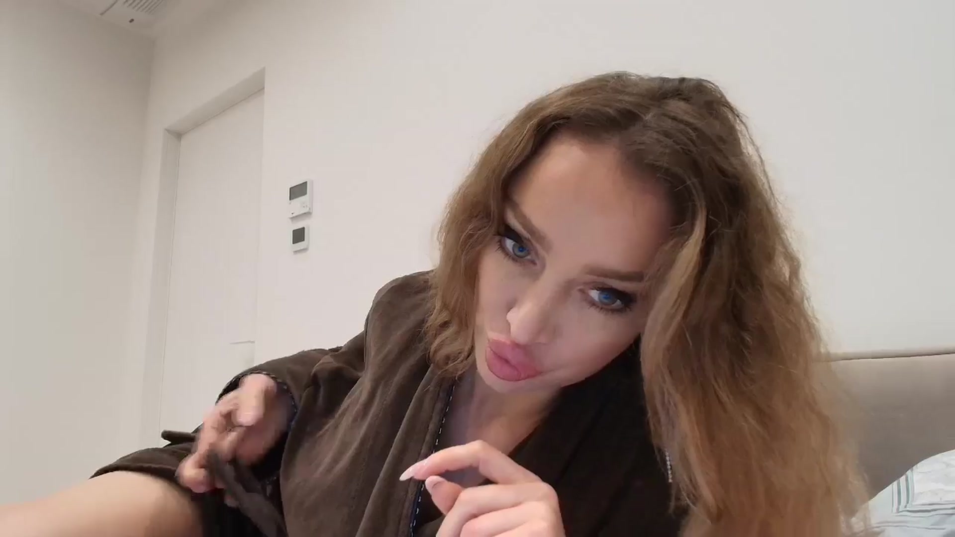 Gallery image thumbnail from Anayys's myfreecams stream on, 02/02/2026, 24:28 image 3 of 20