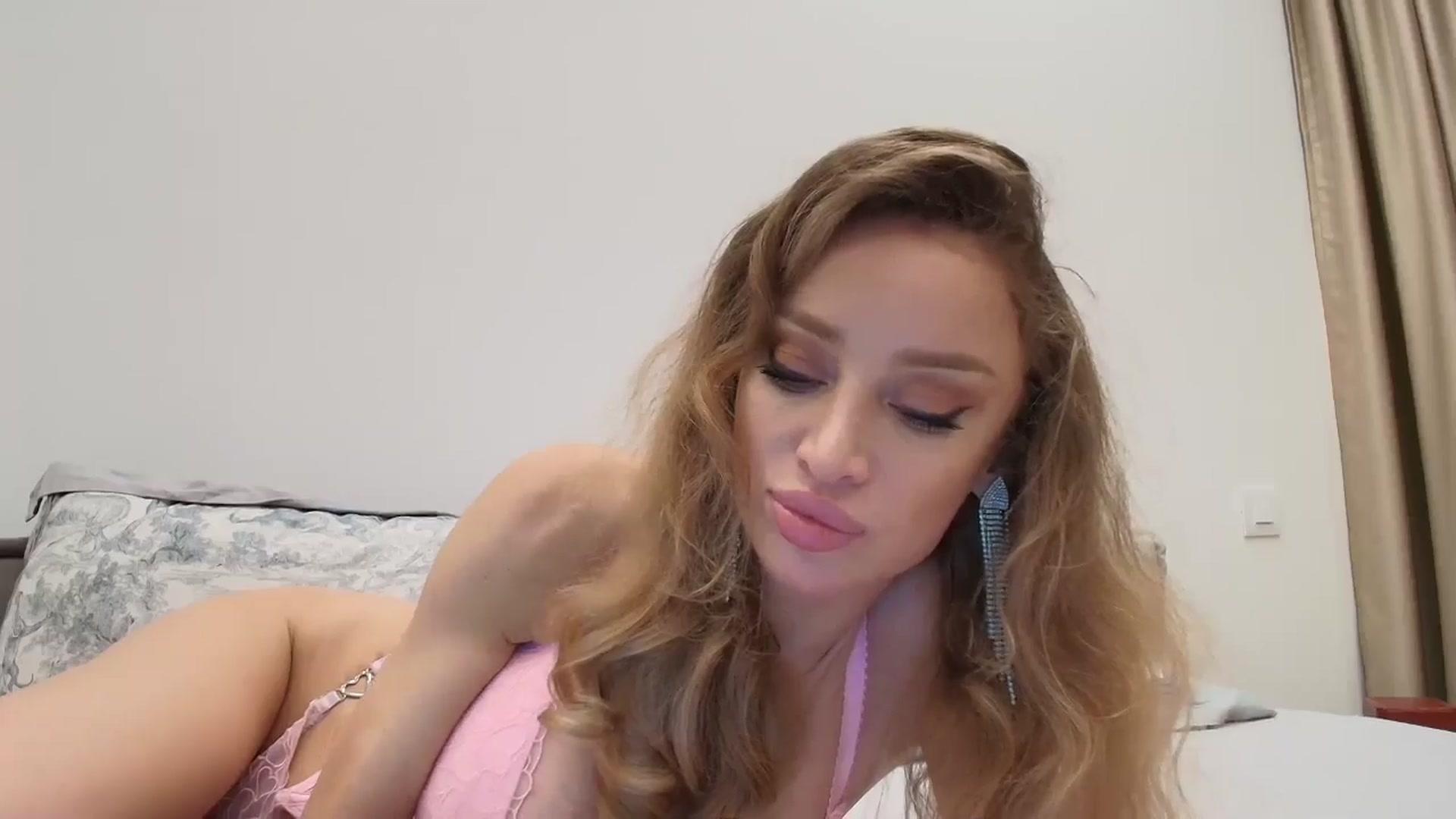 Gallery image thumbnail from Anayys's myfreecams stream on, 02/15/2026, 21:02 image 2 of 20