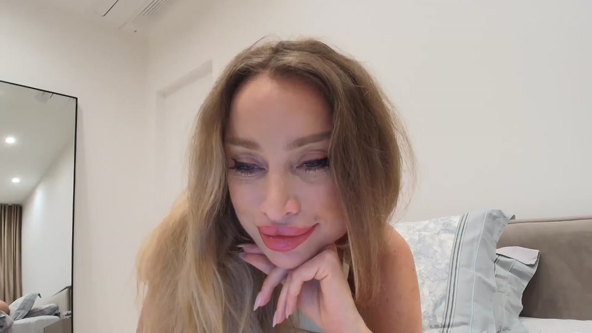 Gallery image thumbnail from Anayys's myfreecams stream on, 04/11/2026, 17:20 image 7 of 20