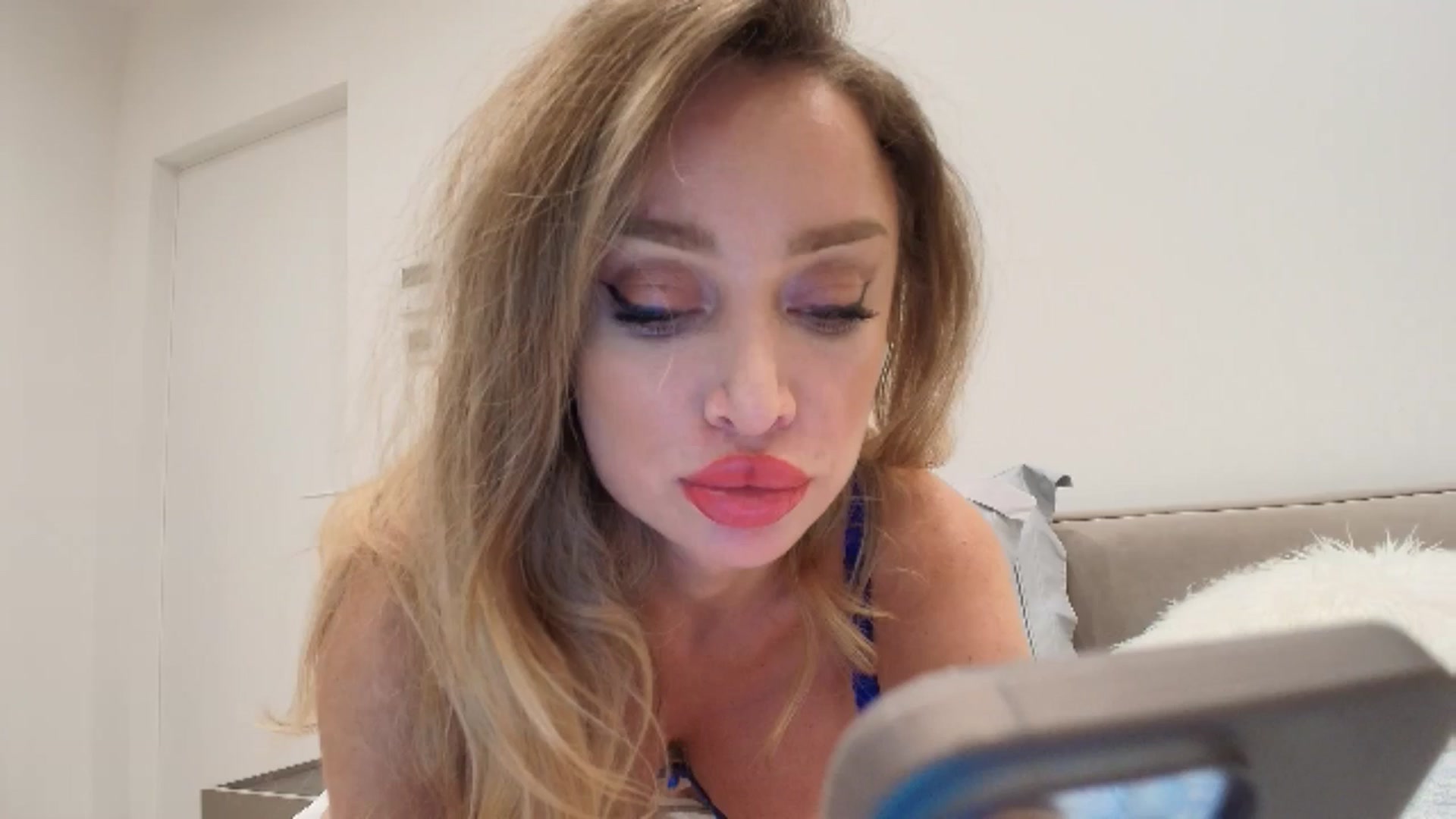 Gallery image thumbnail from Anayys's myfreecams stream on, 04/13/2026, 24:13 image 1 of 20