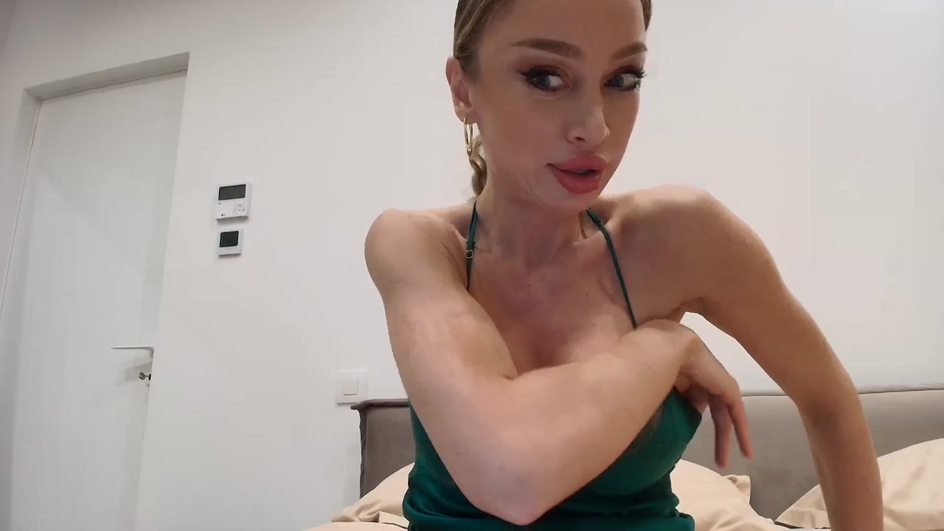 Gallery image thumbnail from Anayys's myfreecams stream on, 05/06/2026, 20:31 image 2 of 20