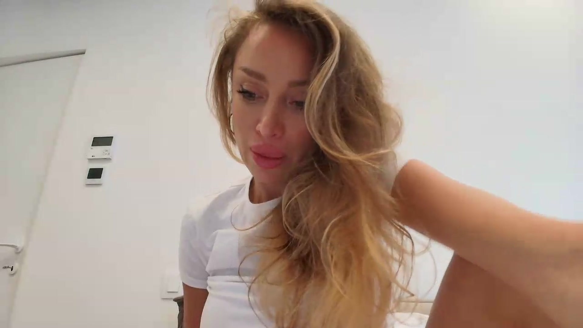 Gallery image thumbnail from Anayys's myfreecams stream on, 05/21/2026, 17:29 image 10 of 20