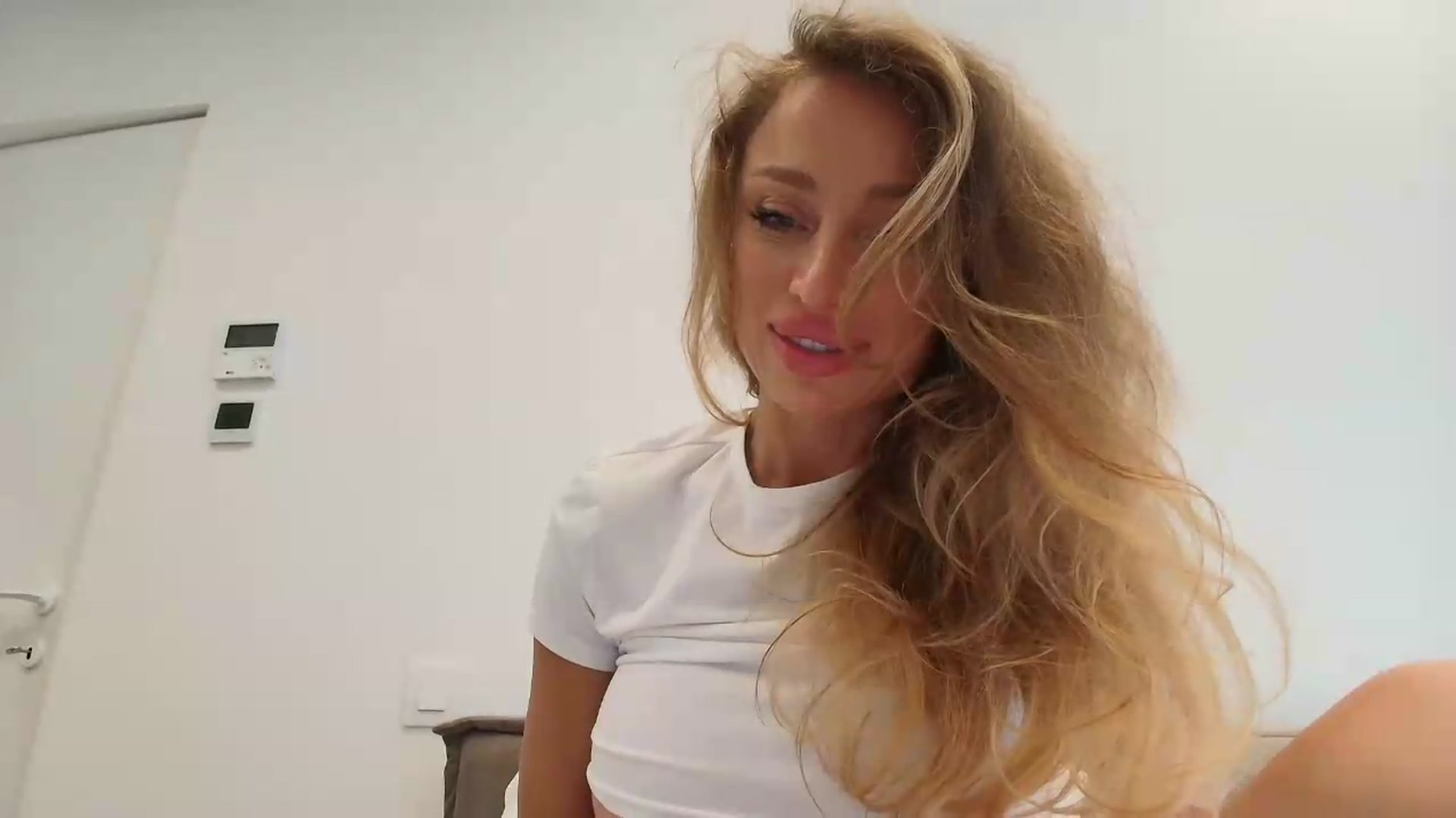 Gallery image thumbnail from Anayys's myfreecams stream on, 05/21/2026, 17:29 image 11 of 20
