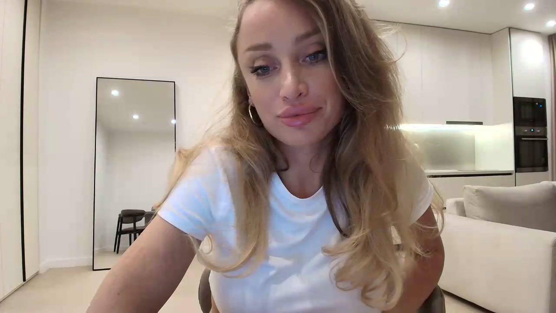 Gallery image thumbnail from Anayys's myfreecams stream on, 05/22/2026, 24:14 image 9 of 20