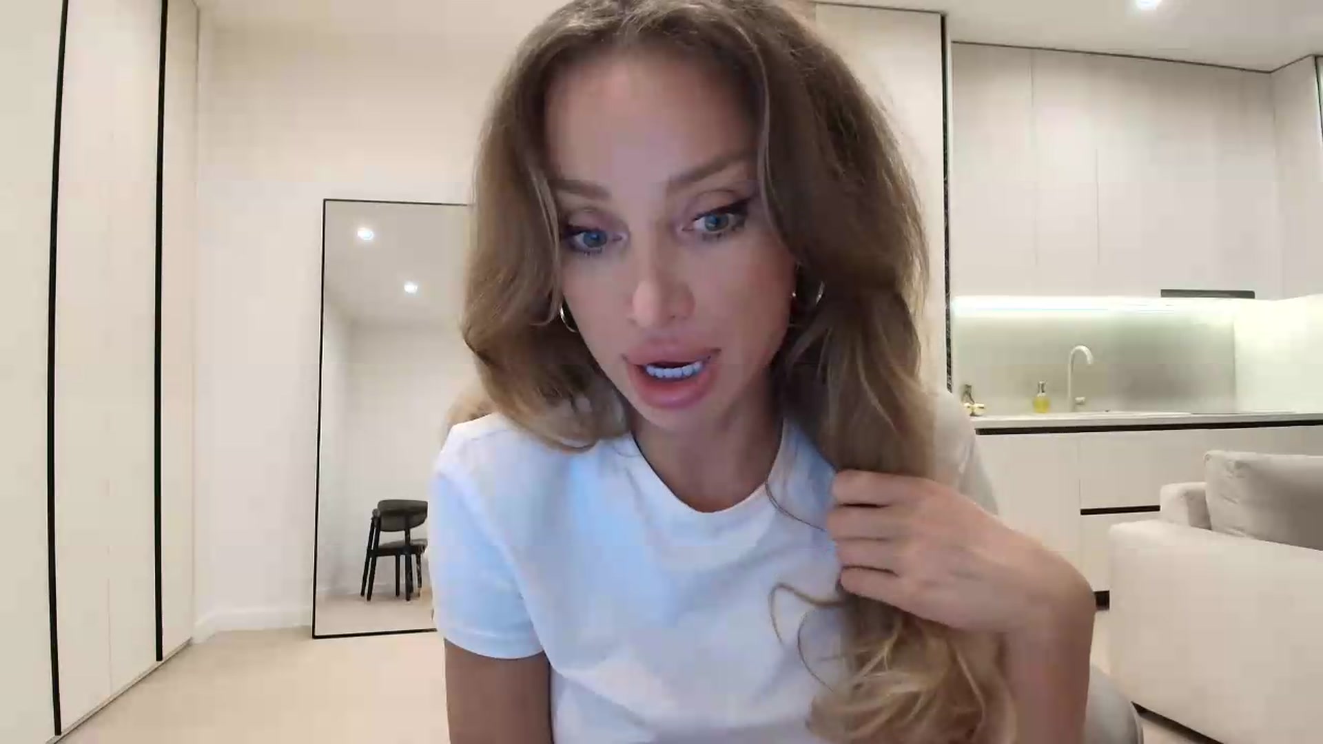 Gallery image thumbnail from Anayys's myfreecams stream on, 05/22/2026, 24:14 image 8 of 20