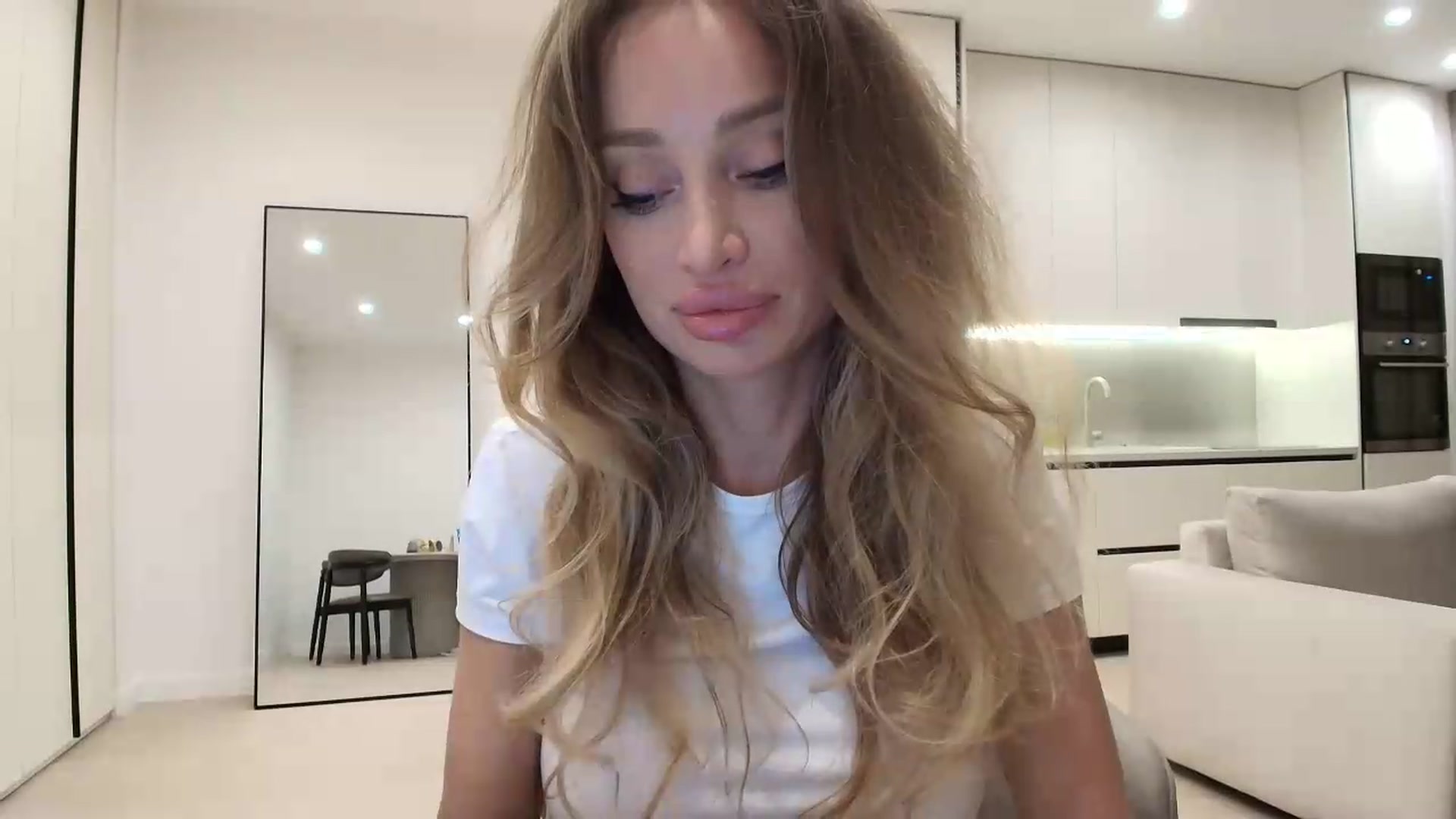 Gallery image thumbnail from Anayys's myfreecams stream on, 05/22/2026, 24:14 image 13 of 20