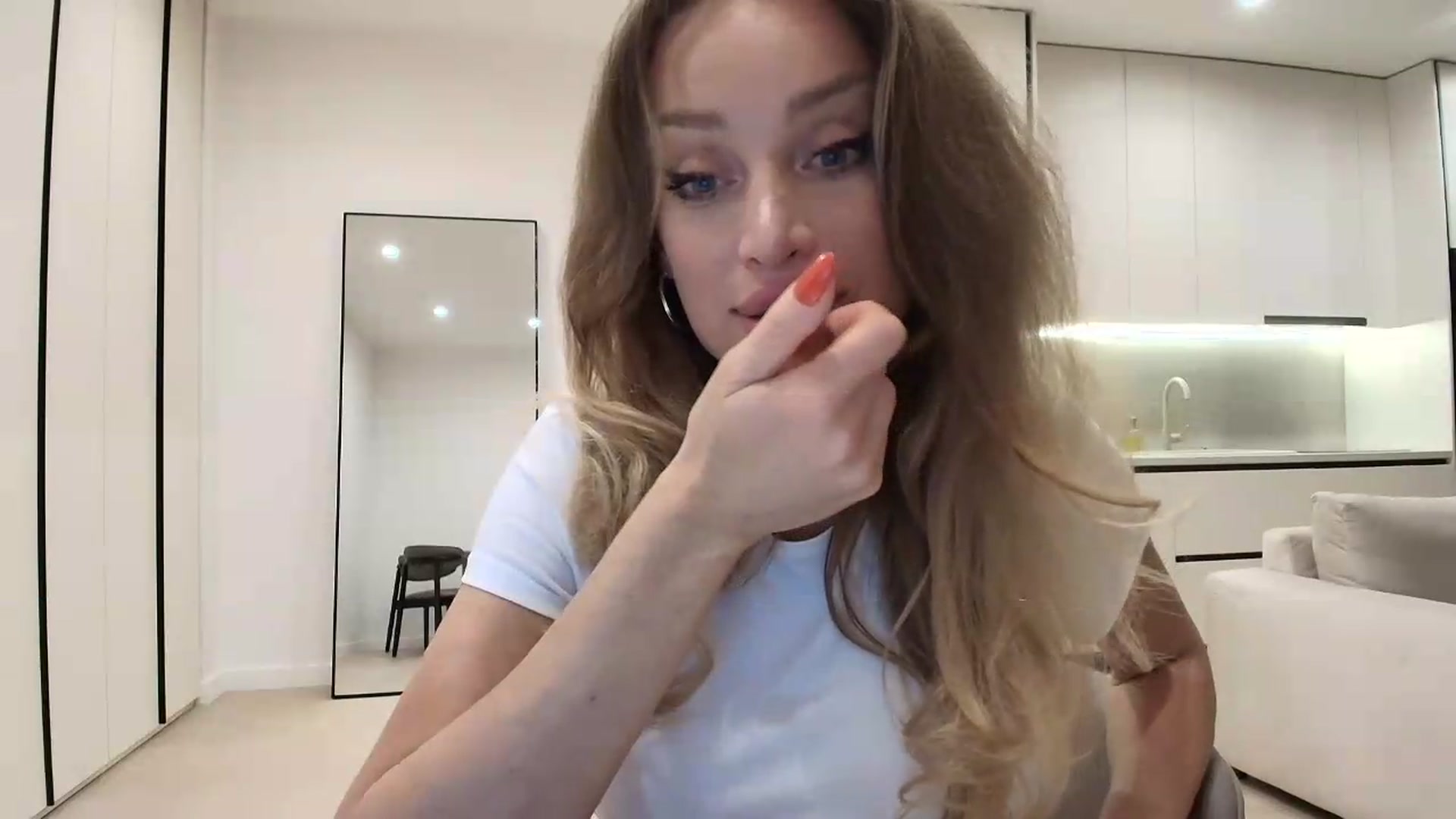 Gallery image thumbnail from Anayys's myfreecams stream on, 05/22/2026, 24:14 image 7 of 20