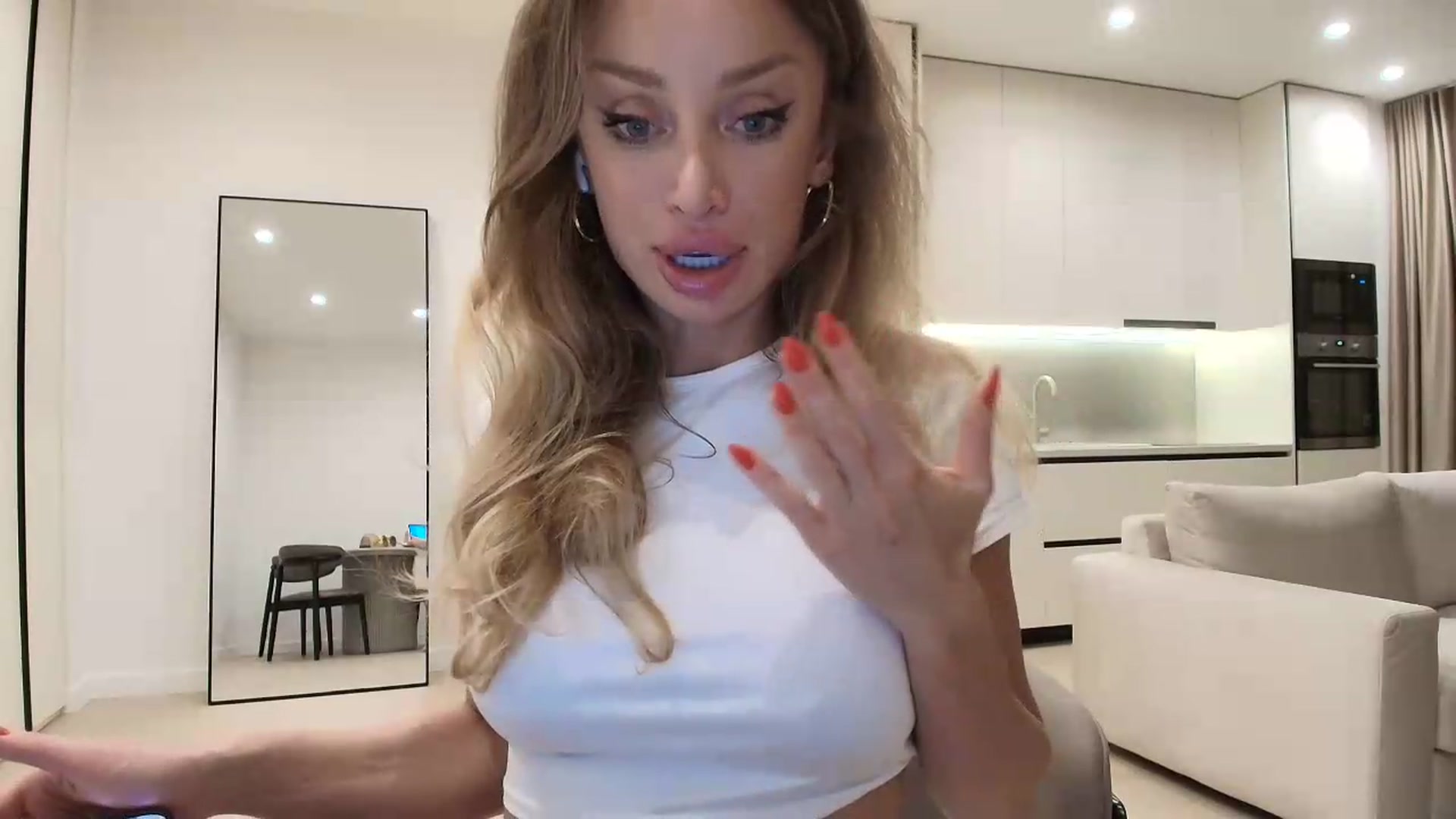 Gallery image thumbnail from Anayys's myfreecams stream on, 05/22/2026, 24:14 image 3 of 20