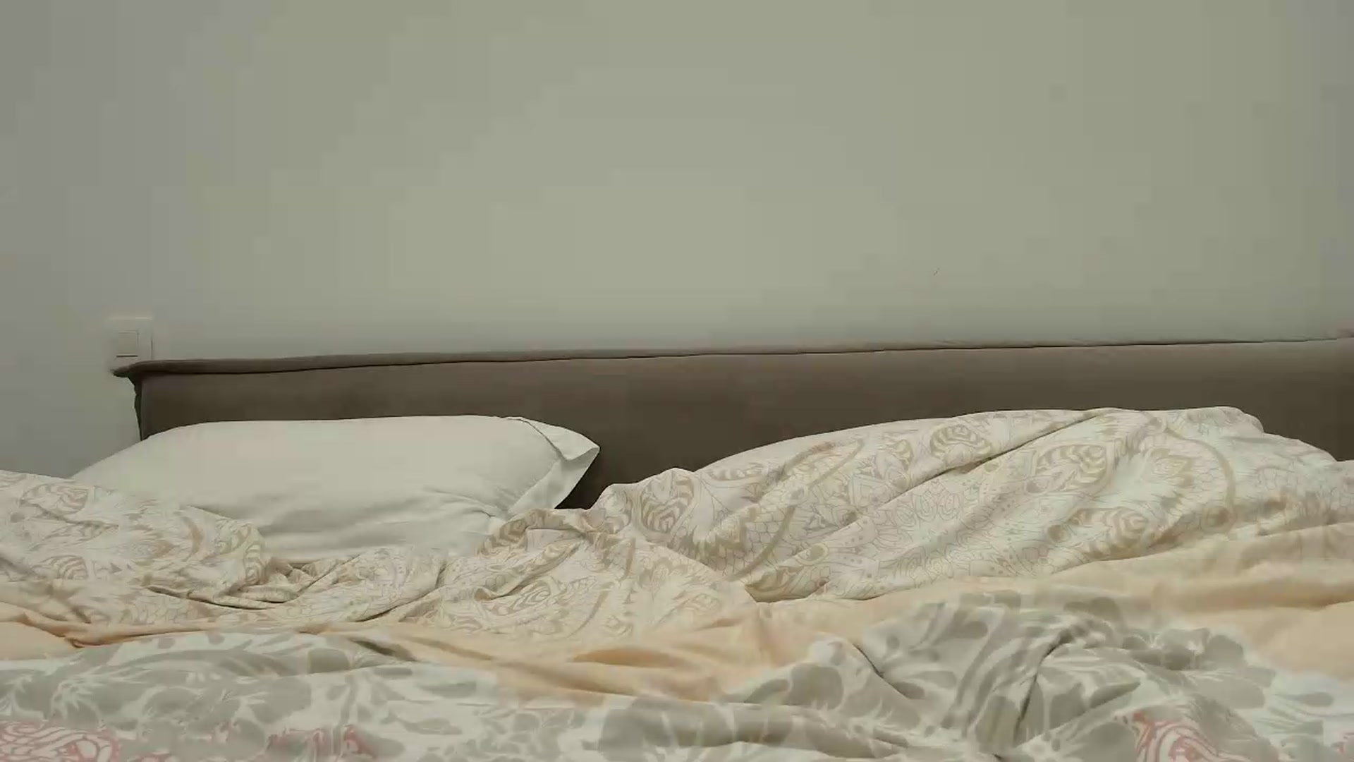 Gallery image thumbnail from Anayys's myfreecams stream on, 05/24/2026, 19:23 image 19 of 20