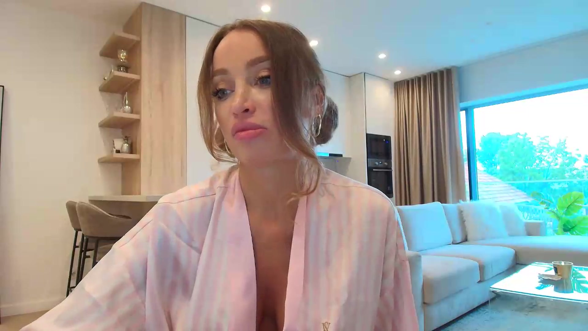 Gallery image thumbnail from Anayys's myfreecams stream on, 05/28/2026, 16:27 image 16 of 20