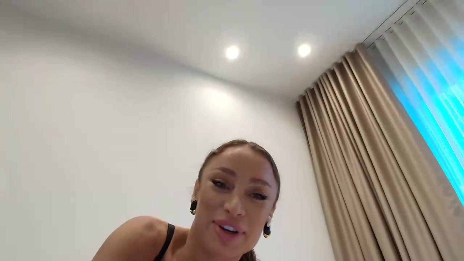 Gallery image thumbnail from Anayys's myfreecams stream on, 05/31/2026, 17:26 image 13 of 20