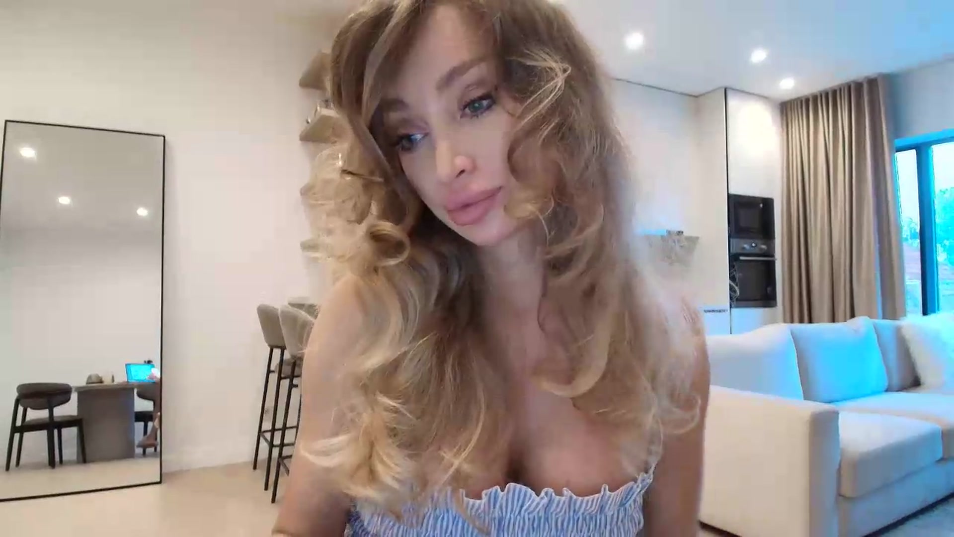 Gallery image thumbnail from Anayys's myfreecams stream on, 06/03/2026, 17:36 image 18 of 20