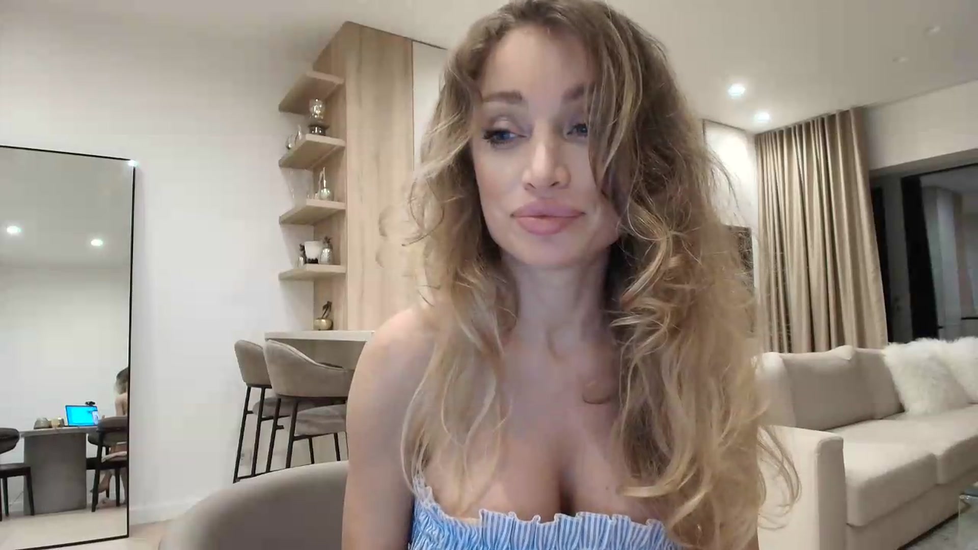 Gallery image thumbnail from Anayys's myfreecams stream on, 06/04/2026, 24:01 image 16 of 20