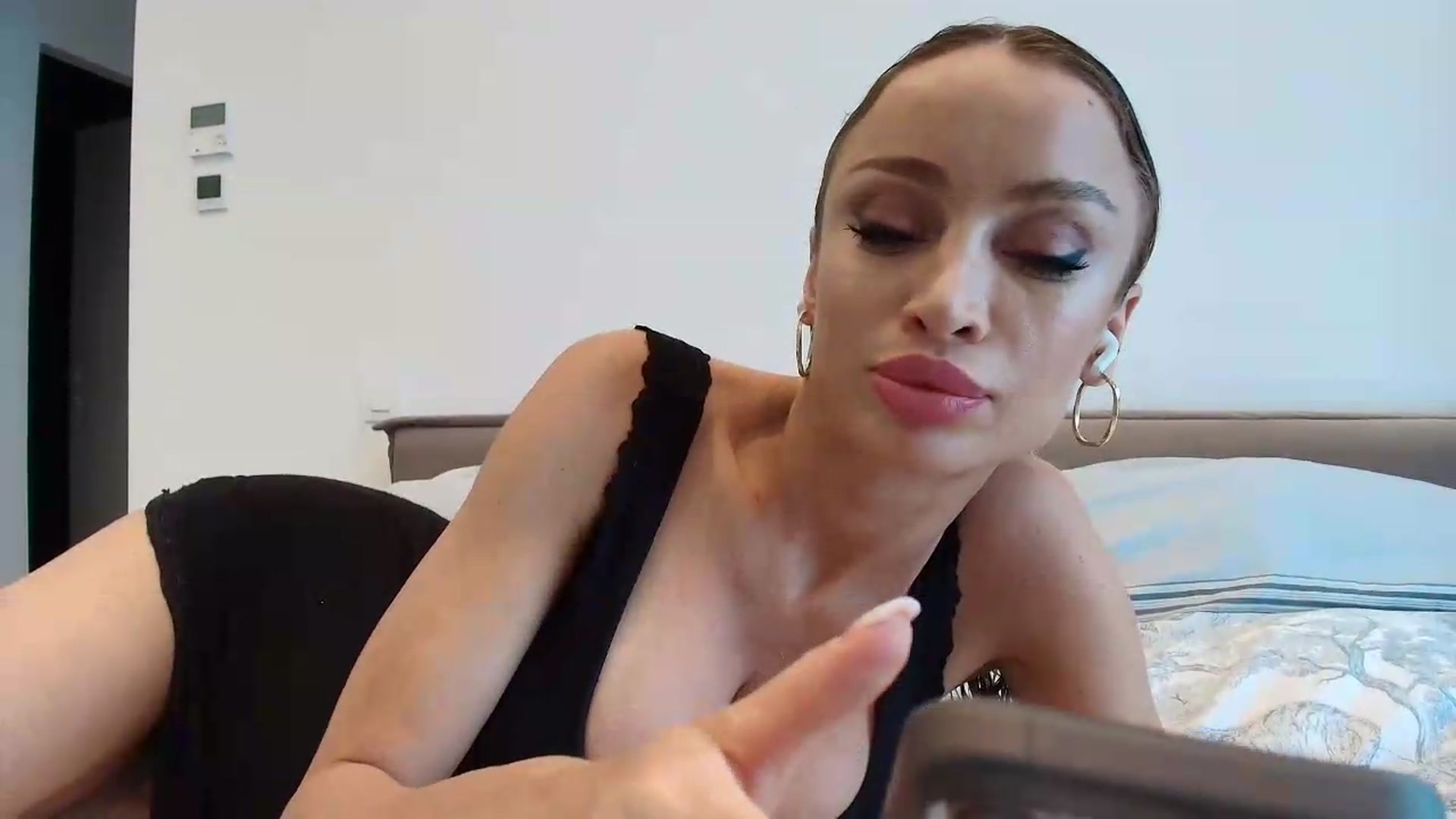 Gallery image thumbnail from Anayys's myfreecams stream on, 06/21/2026, 13:14 image 20 of 20
