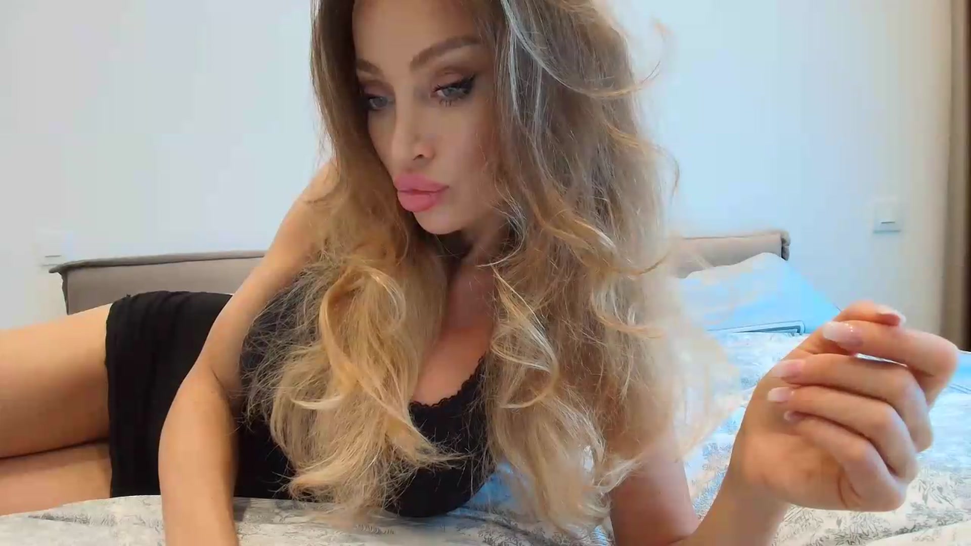 Gallery image thumbnail from Anayys's myfreecams stream on, 06/21/2026, 16:25 image 9 of 20