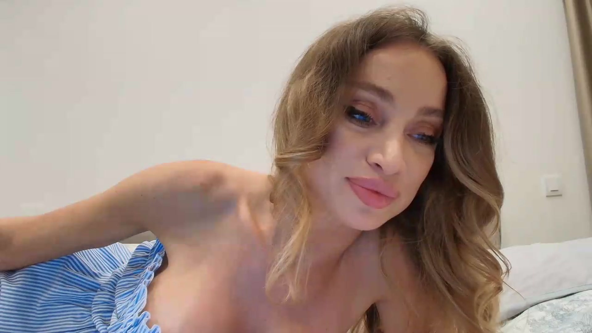 Gallery image thumbnail from Anayys's myfreecams stream on, 06/26/2026, 20:04 image 17 of 20