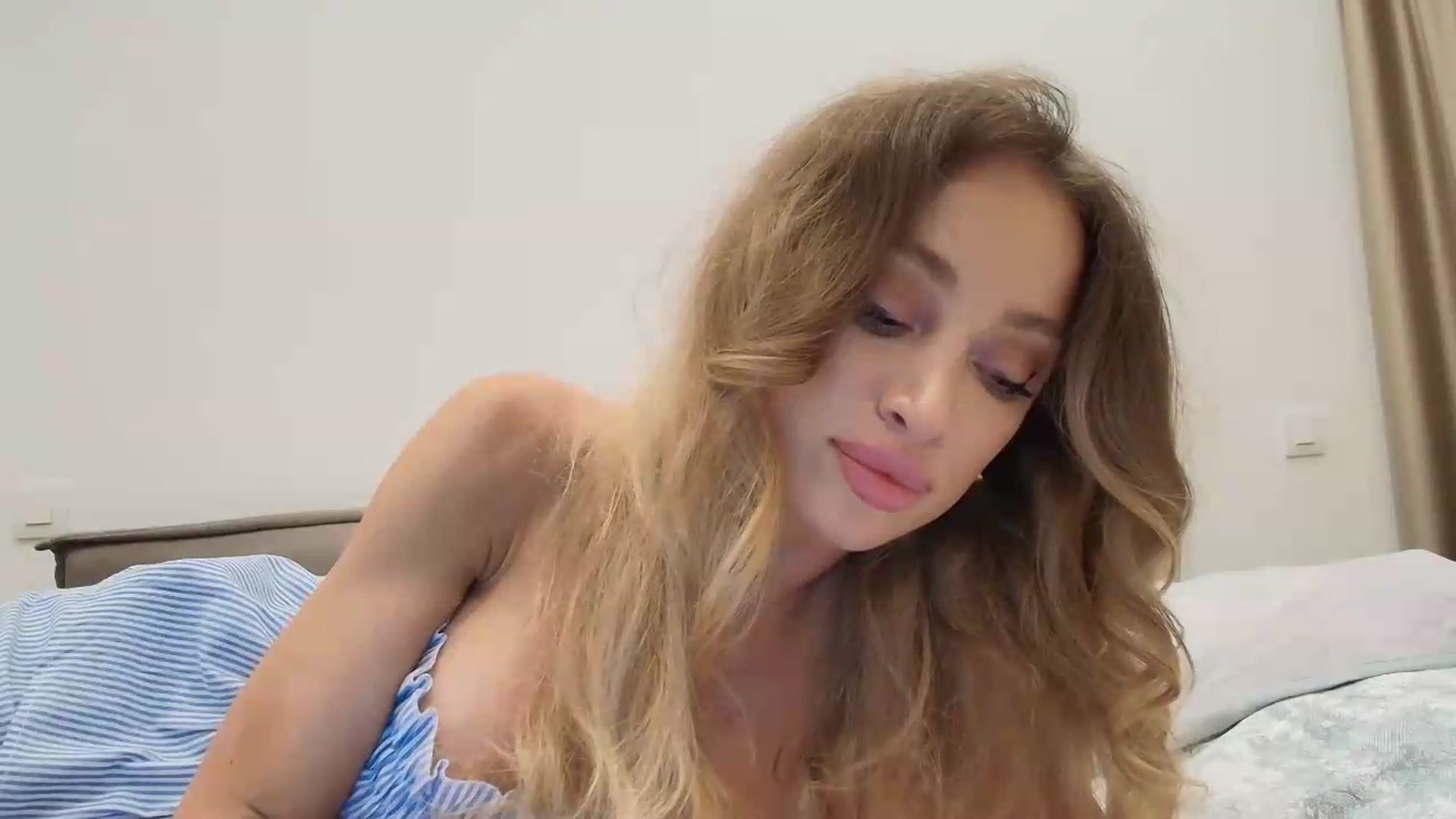 Gallery image thumbnail from Anayys's myfreecams stream on, 06/26/2026, 20:04 image 14 of 20