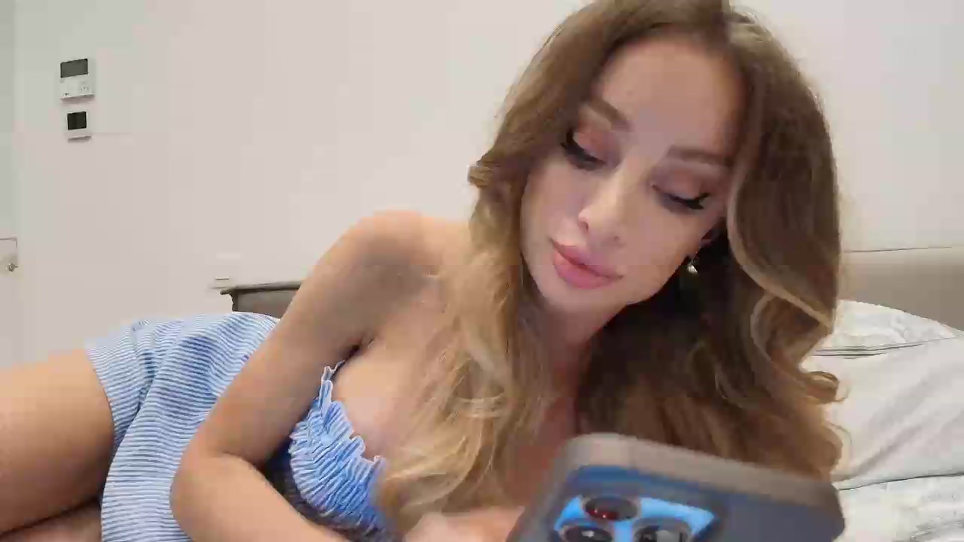 Gallery image thumbnail from Anayys's myfreecams stream on, 06/26/2026, 20:04 image 1 of 20