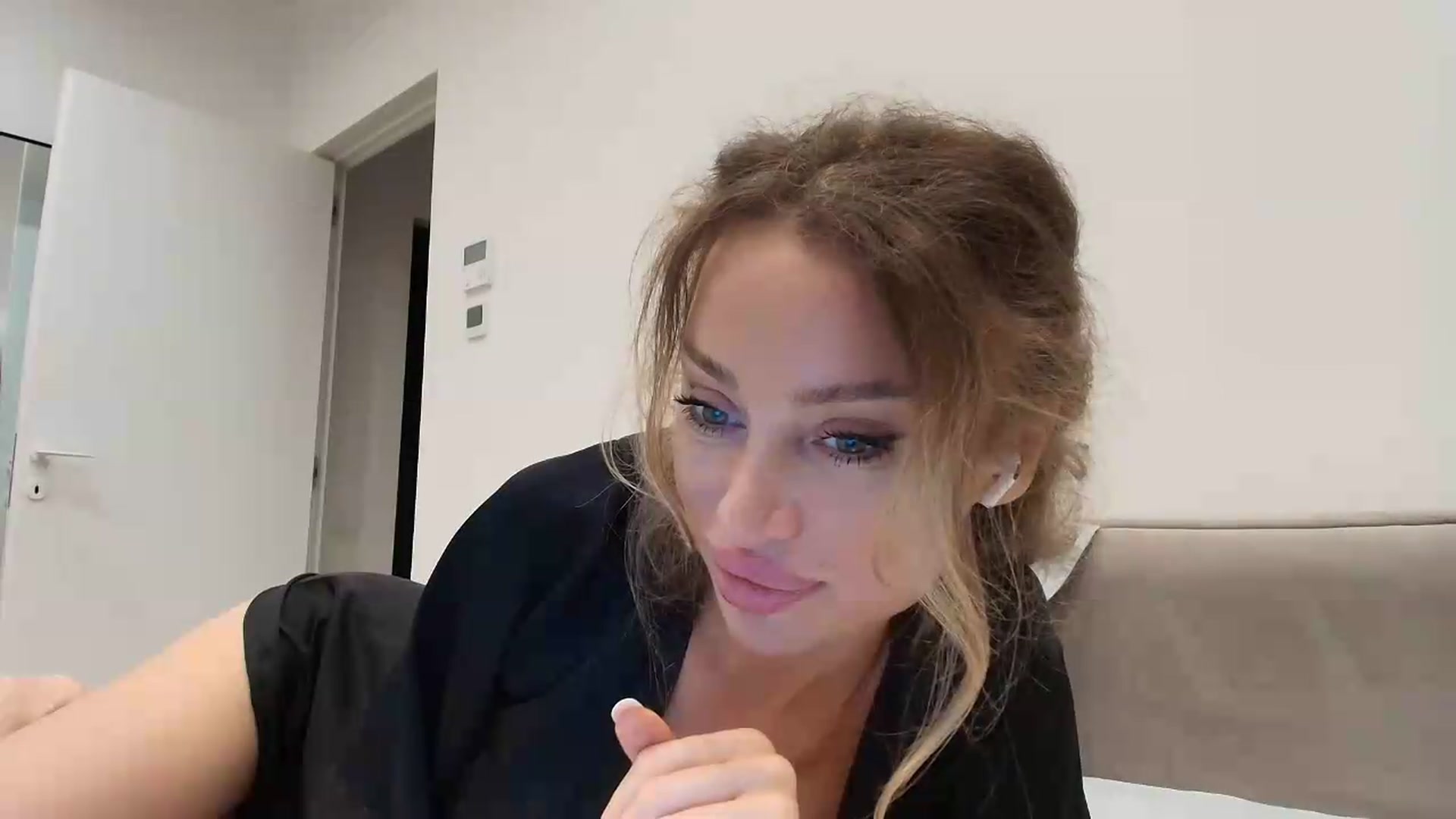 Gallery image thumbnail from Anayys's myfreecams stream on, 07/03/2026, 22:01 image 10 of 20