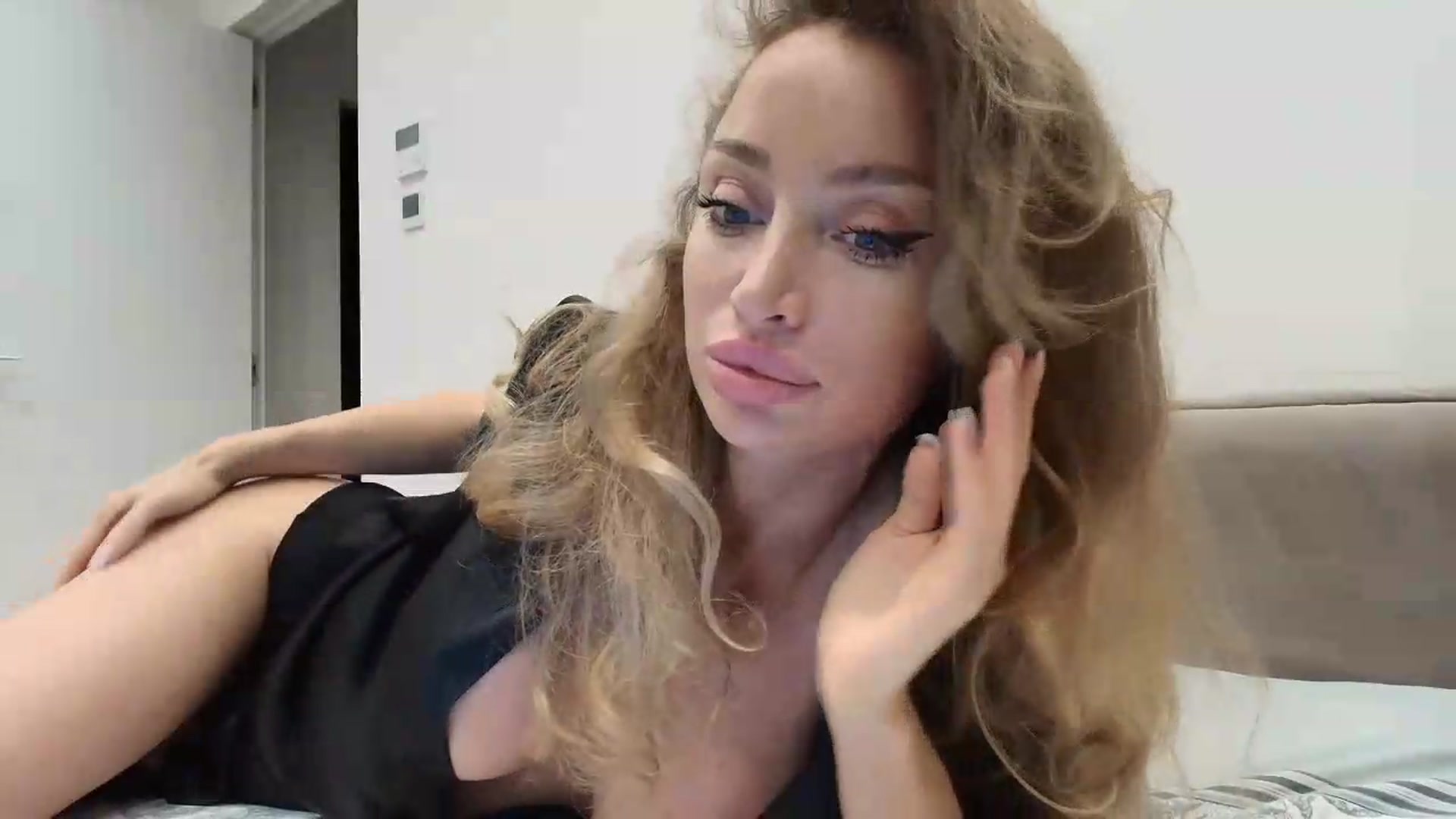 Gallery image thumbnail from Anayys's myfreecams stream on, 07/03/2026, 22:01 image 17 of 20