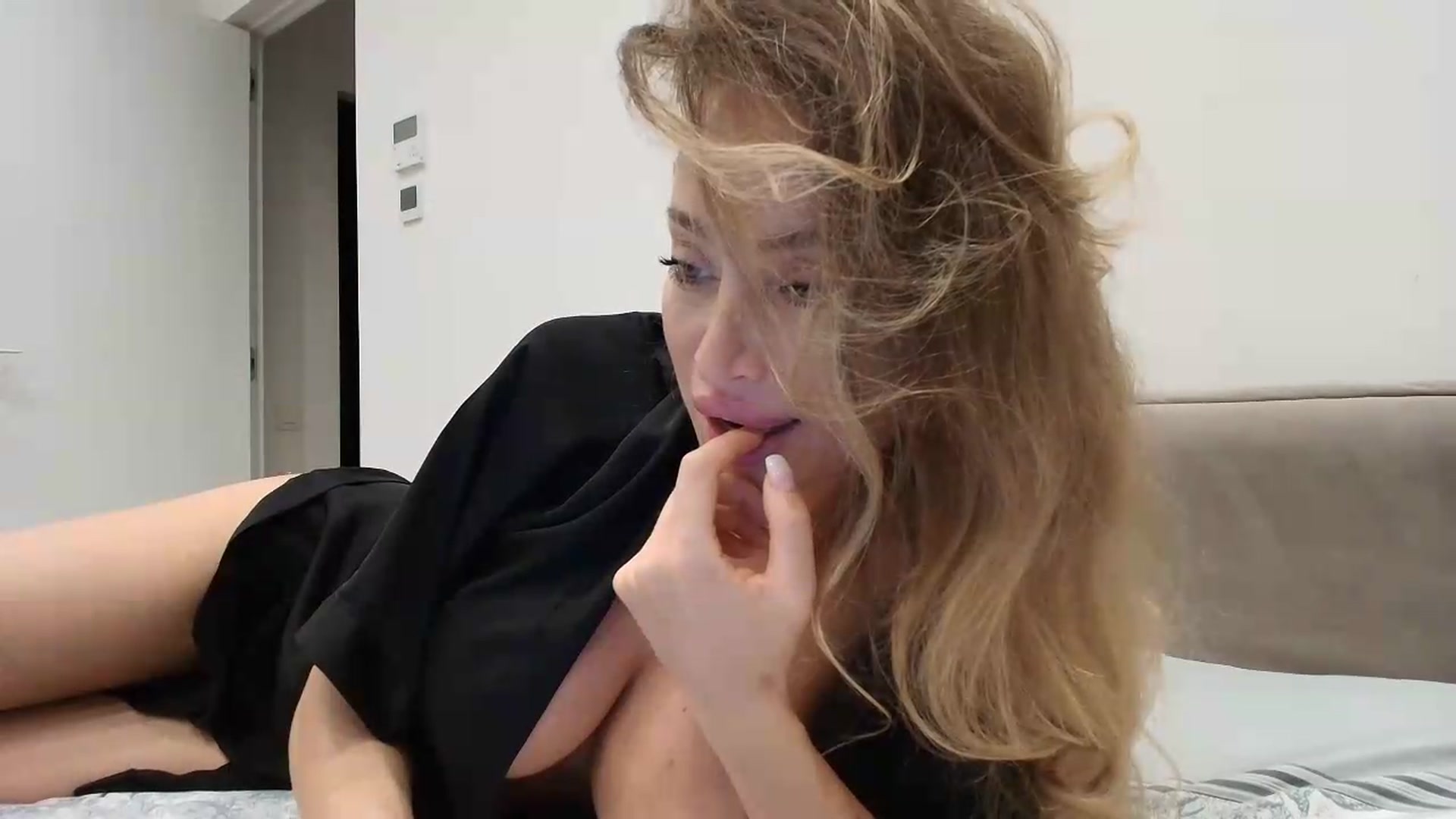 Gallery image thumbnail from Anayys's myfreecams stream on, 07/03/2026, 22:01 image 16 of 20