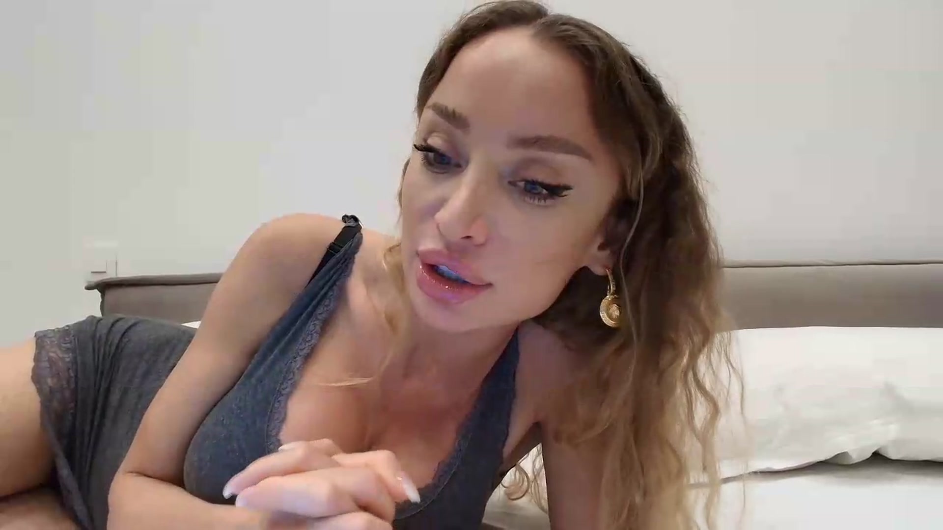 Gallery image thumbnail from Anayys's myfreecams stream on, 07/05/2026, 23:08 image 13 of 20