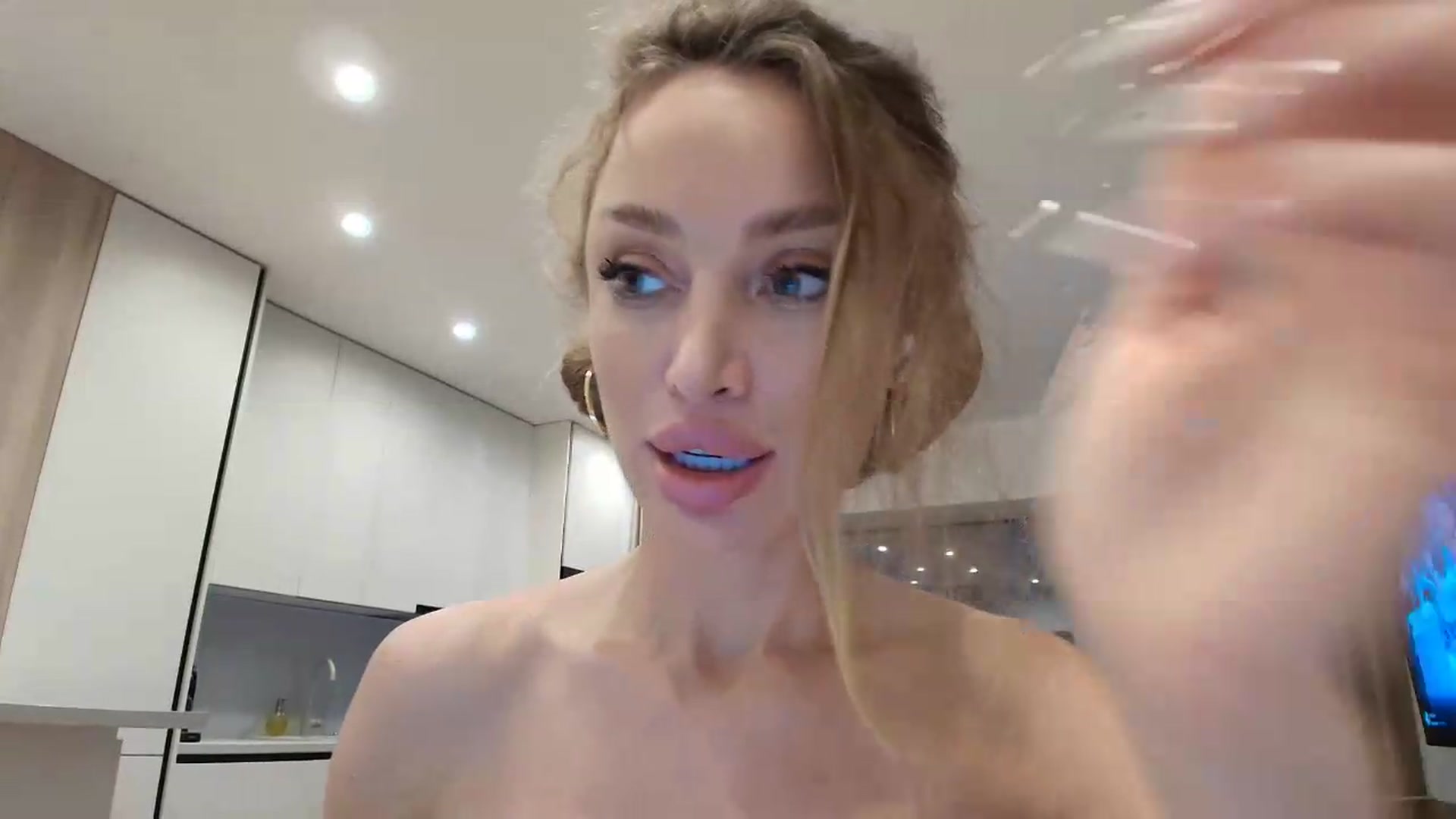 Gallery image thumbnail from Anayys's myfreecams stream on, 07/09/2026, 19:06 image 5 of 20