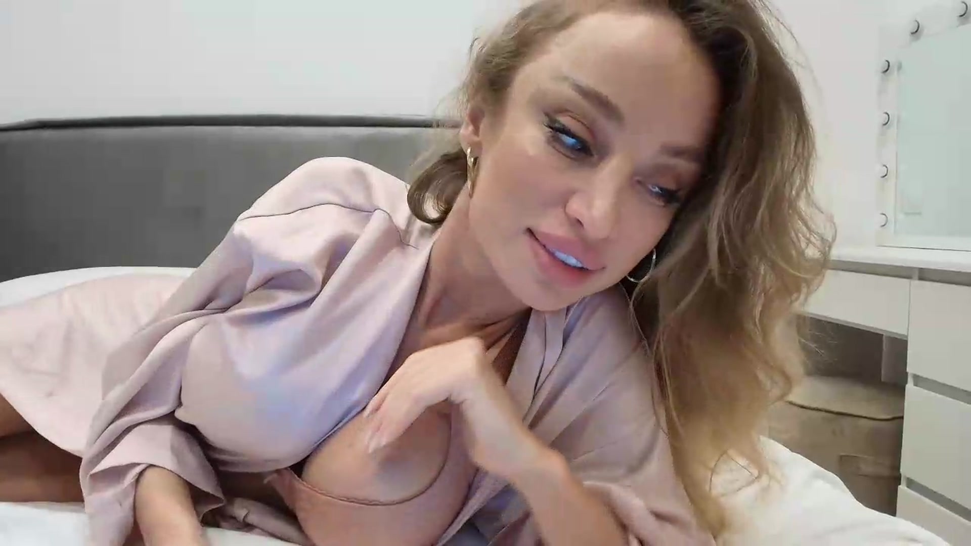 Gallery image thumbnail from Anayys's myfreecams stream on, 07/09/2026, 21:19 image 12 of 20