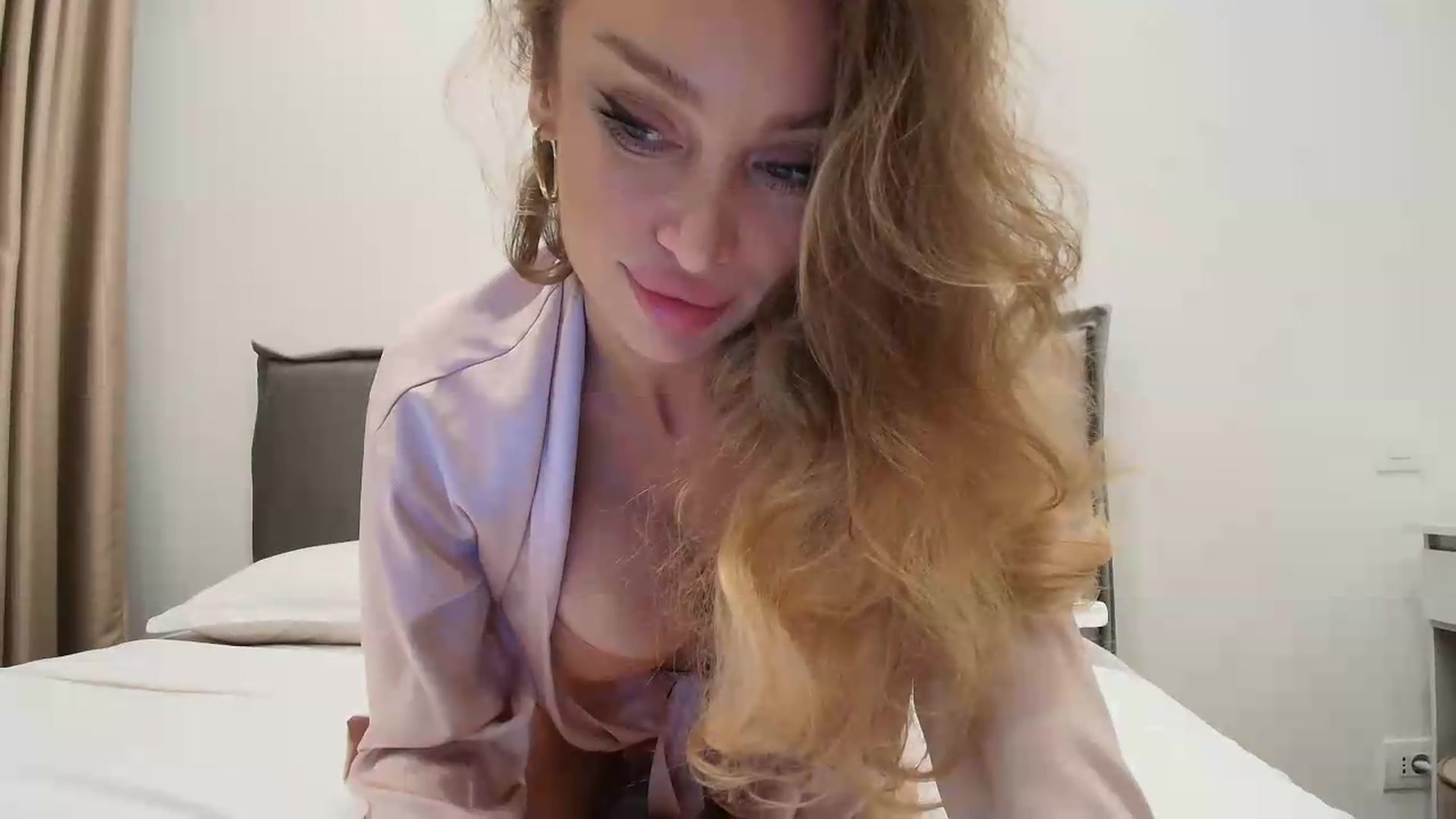 Gallery image thumbnail from Anayys's myfreecams stream on, 07/09/2026, 21:19 image 8 of 20